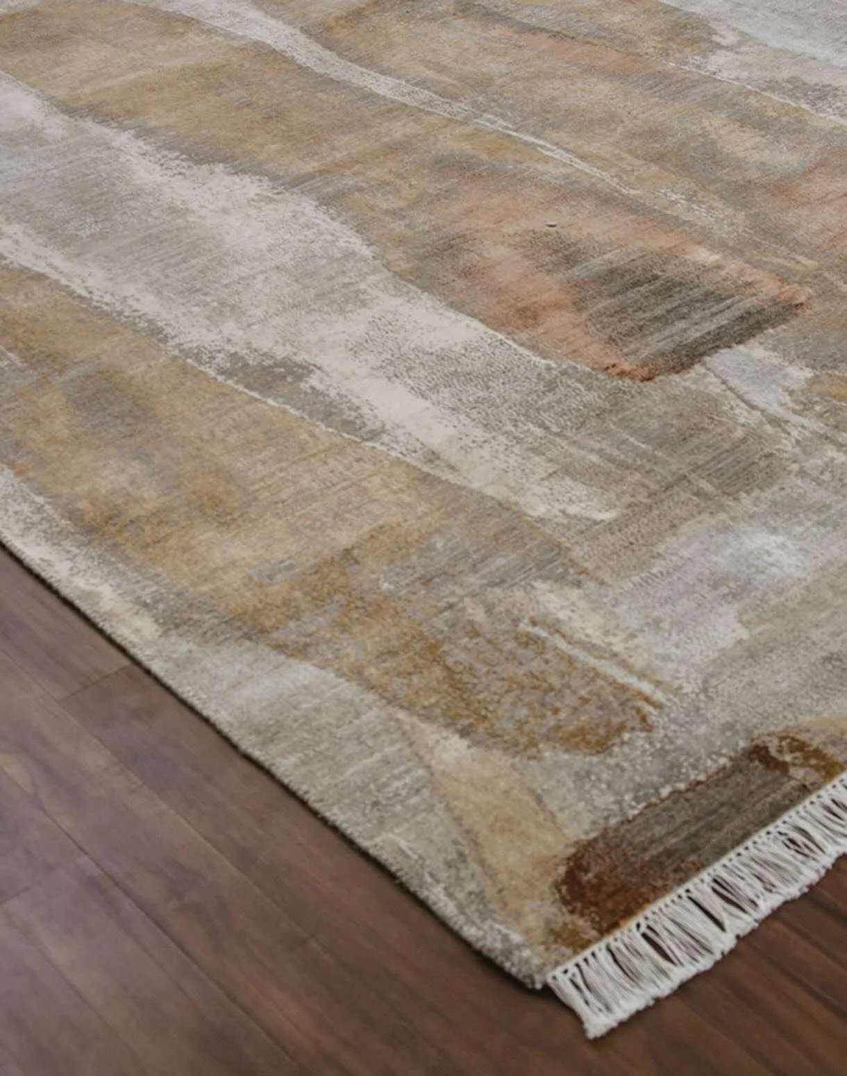 @rugsbysambhav this design is fire! Abstract shapes layered flawlessly, creating a vibe that's perfect for interpretation. So much detail in this piece. Silk and wool give this a dimension of shine and depth. Come see this at the showroom today in ou