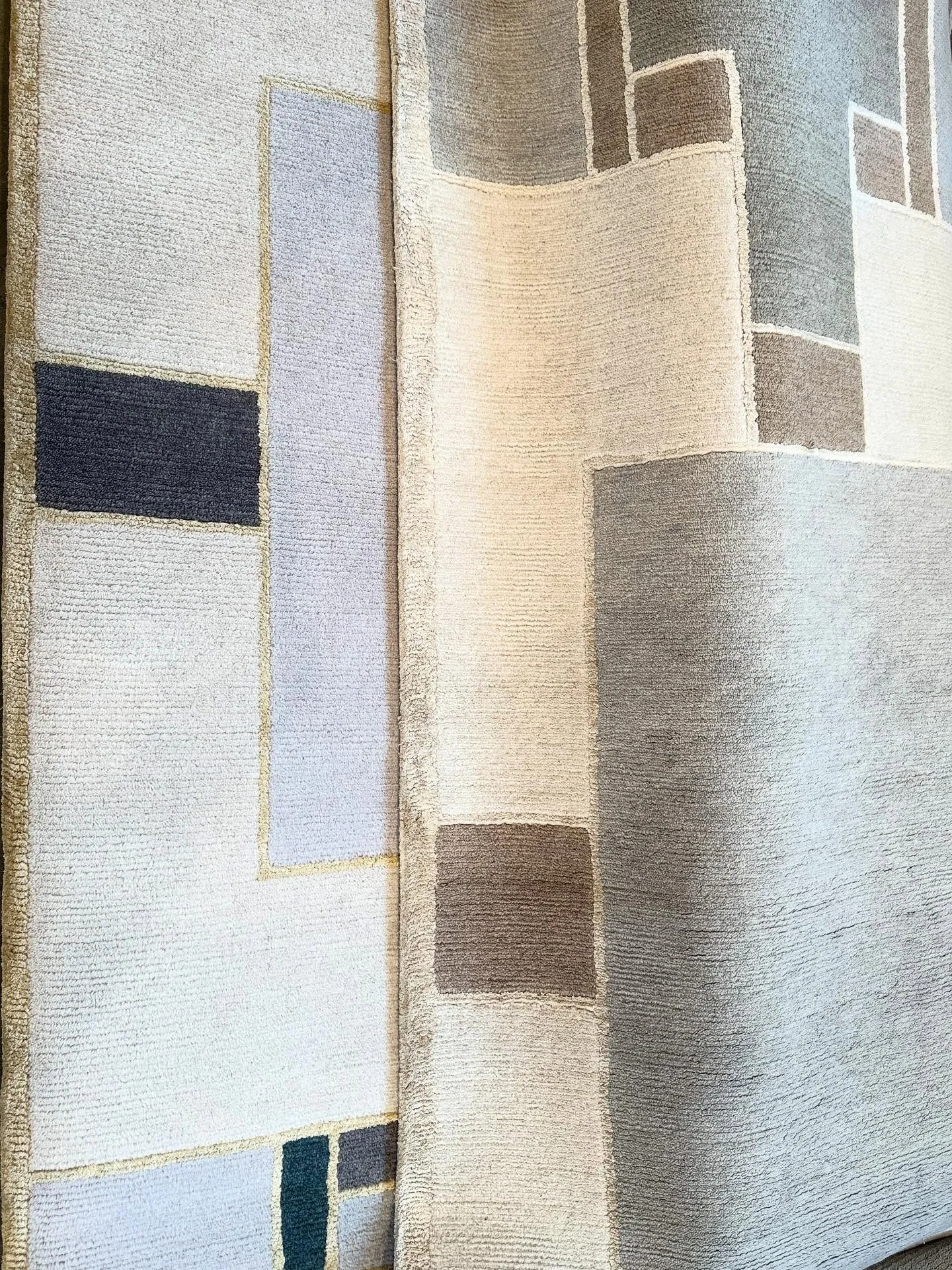 This is Knossos, a geometric influential design with shining outlines and shades in which compliment each other in puzzled like shapes. Prefect for a formal modern style space.