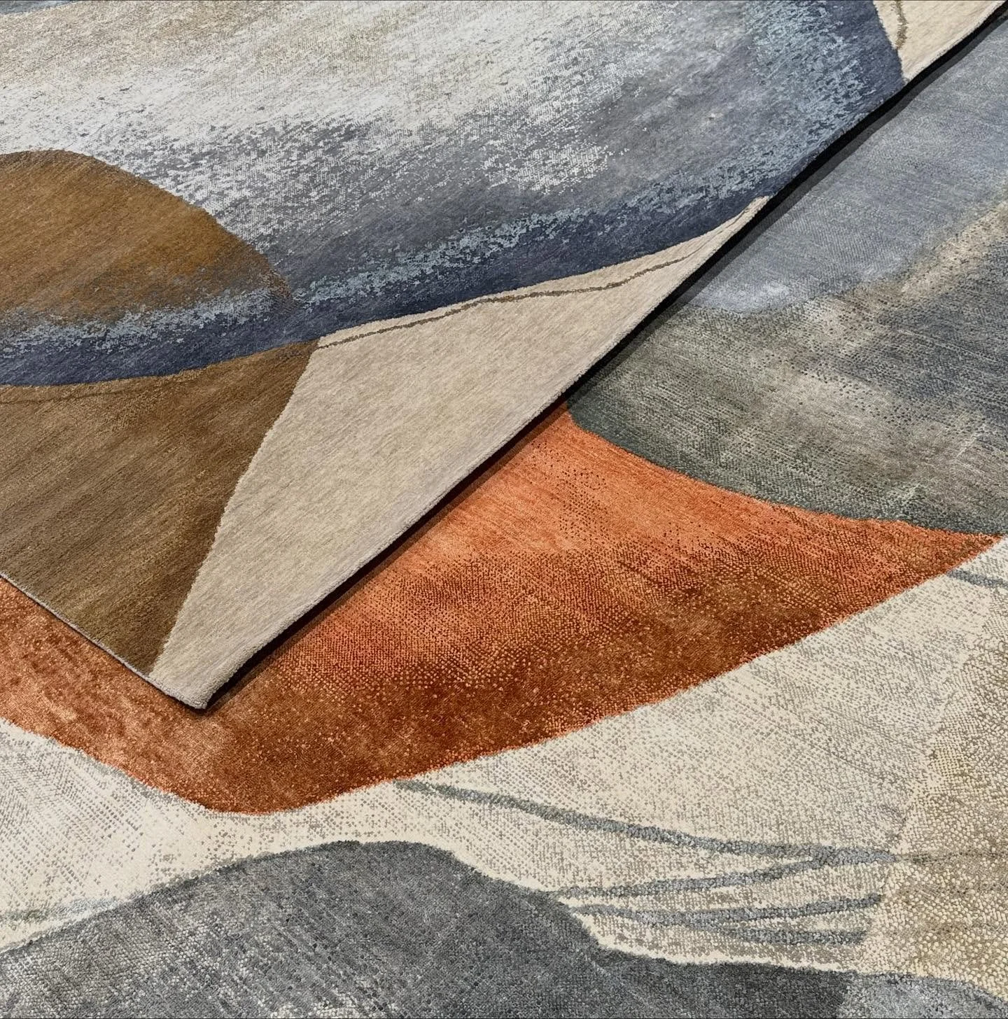Explore the luxurious Lumina Collection. With wool and silk, it glows with a natural shine and color. These are all giving organic shapes and overlapping as a common feature.