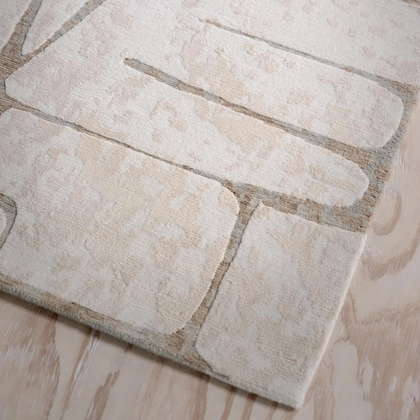 @tamariansocial how Lovely is this designer rug? The pattern says it all, and in different colors ways for your home.