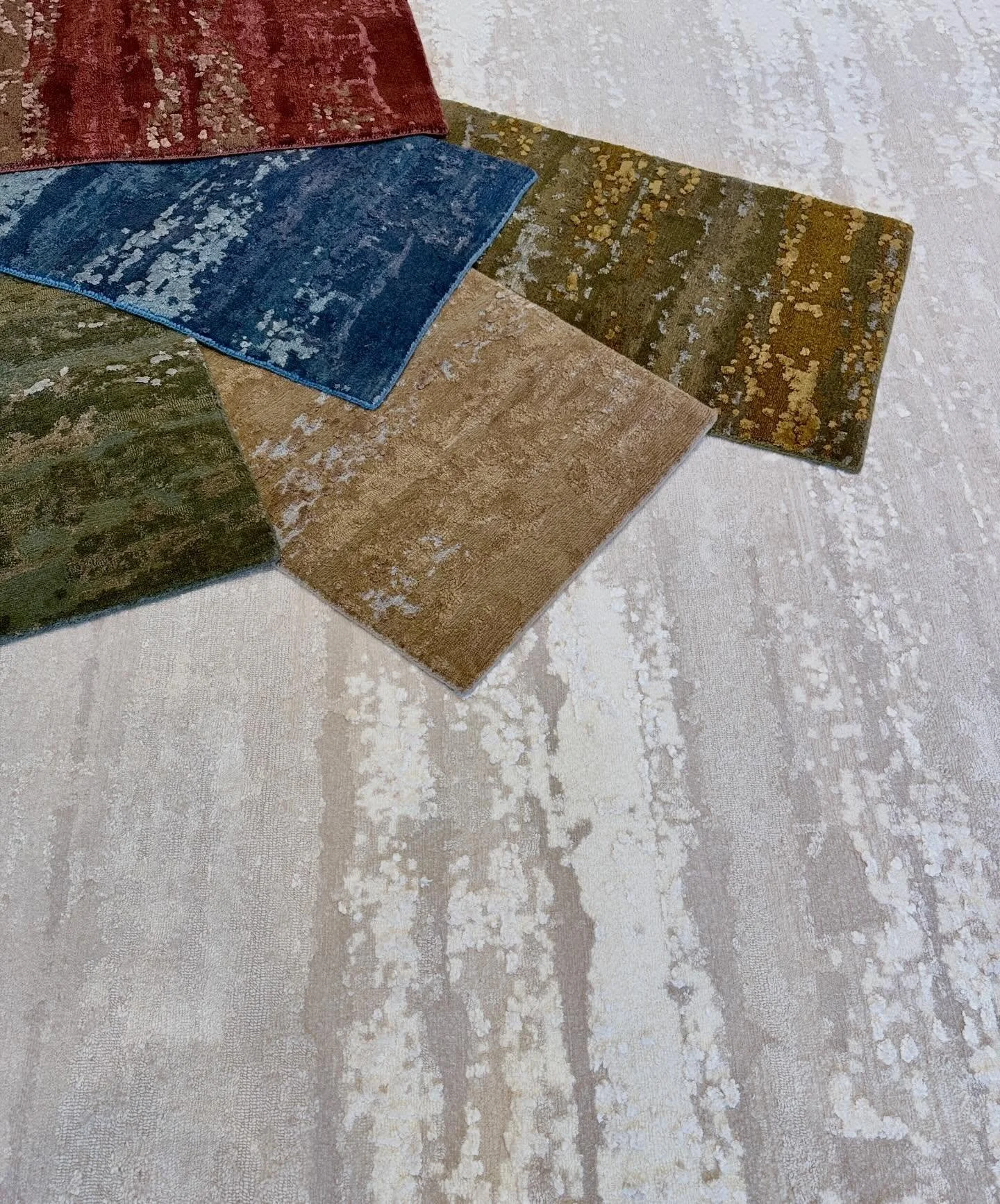 The new Aura Collection highlights what we can achieve with a textured rug made of wool and silk! Choose from these colors and imagine how stunning it will look in your space!