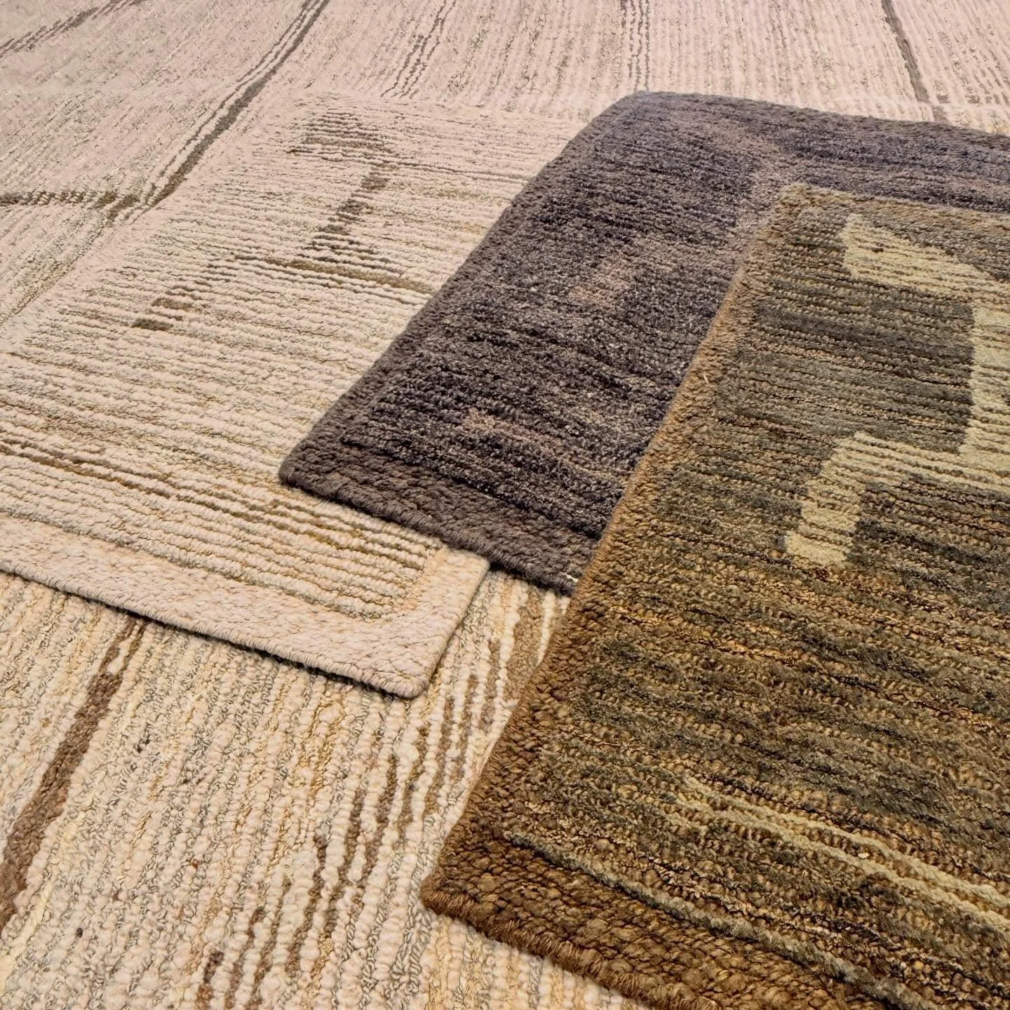 New design alert! Obsidian is a work of art, with its geometric patterns and luxurious materials. This hand-knotted wool and silk rug is a timeless addition to any room.
