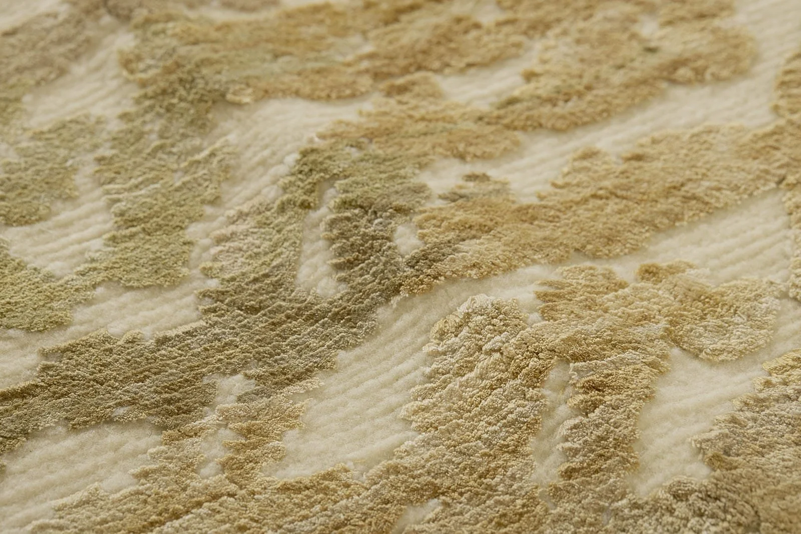 FREEHAND_GILDED-IVORY_Detail-1_WEB_76910f32-d4be-4ad9-a38d-ce03124af6e0.jpg