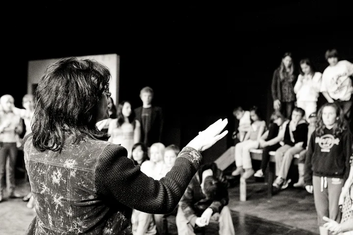 Players-by-the-Sea: Colaciello directing a student cast