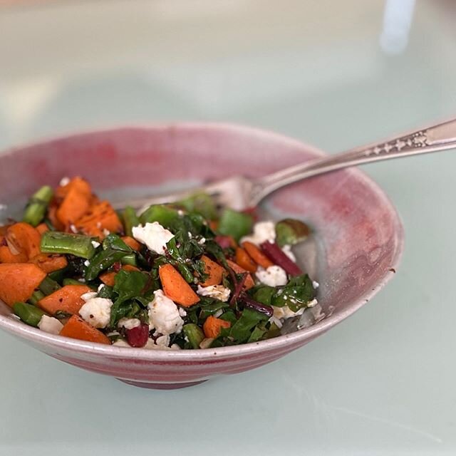 Simple sweet potato/ Swiss chard/ bush bean stir fry with garlic / feta and @traderjoes Aleppo sauce. Chard and beans from my garden. So proud that most of the plants were grown from seed and now they are flourishing. 💚 some are actually a little sc