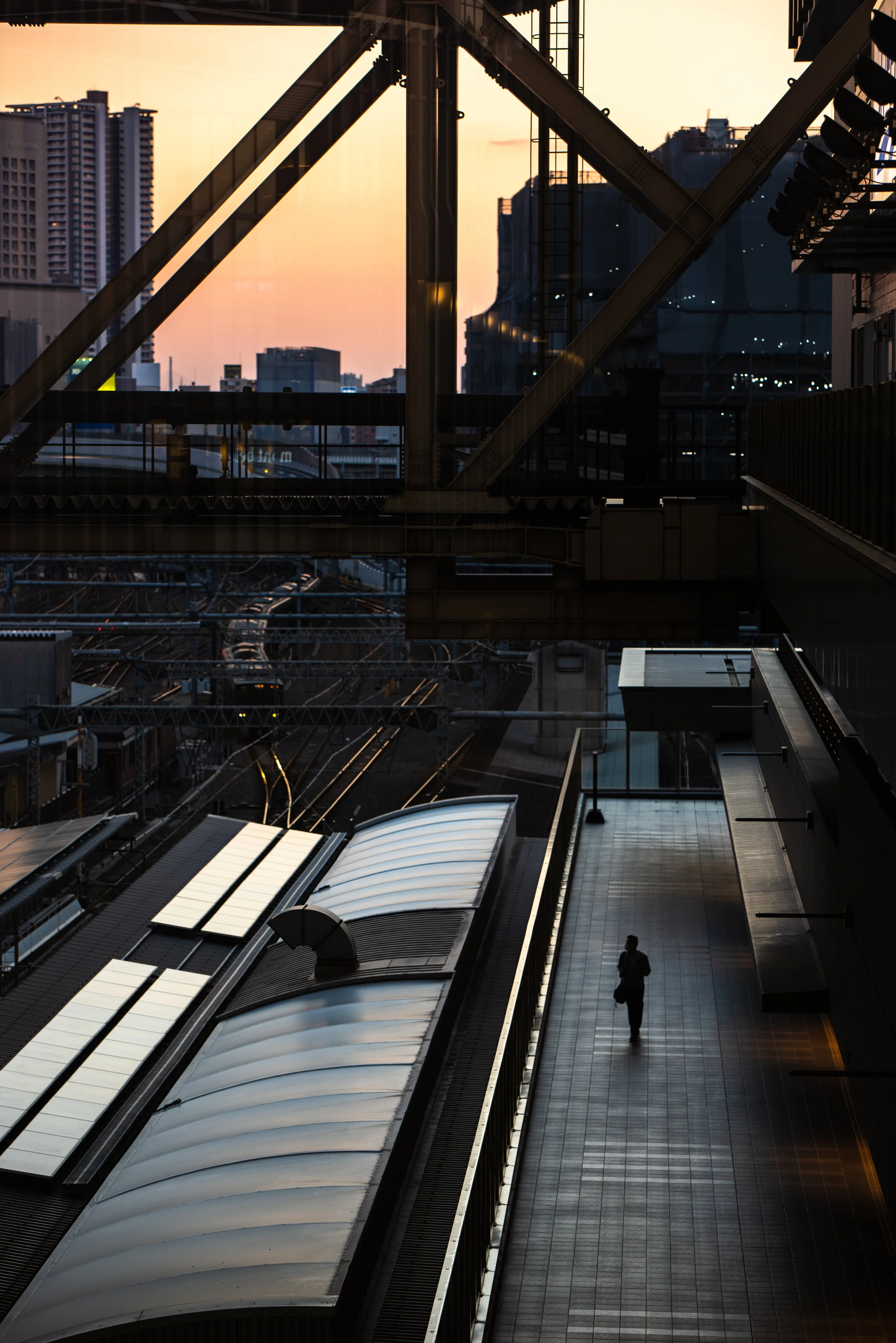 OSAKA TRAIN-1.jpg