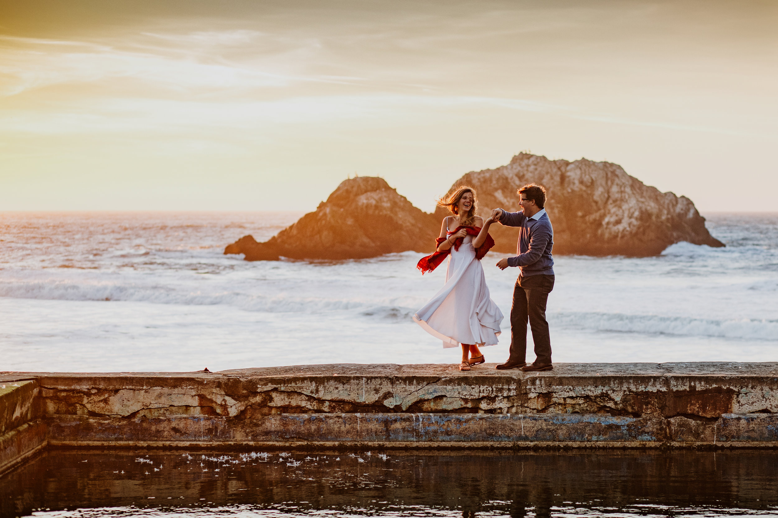 san francisco bay area photographer bre thurston | pacific coast outdoor lifestyle photography engagement shoot | happy couple at sunset