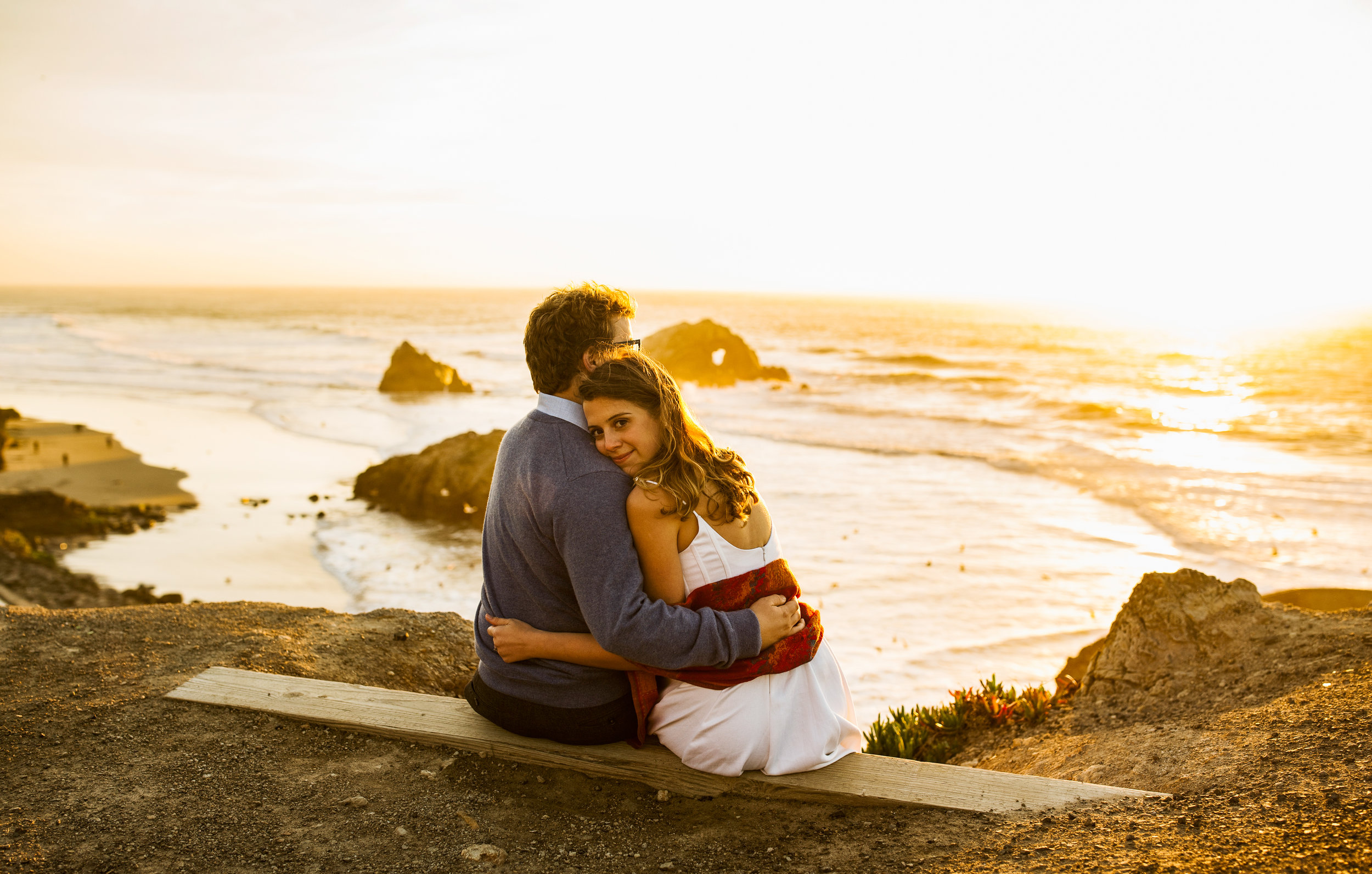 san francisco bay area photographer bre thurston | pacific coast outdoor lifestyle photography engagement shoot | happy couple at sunset