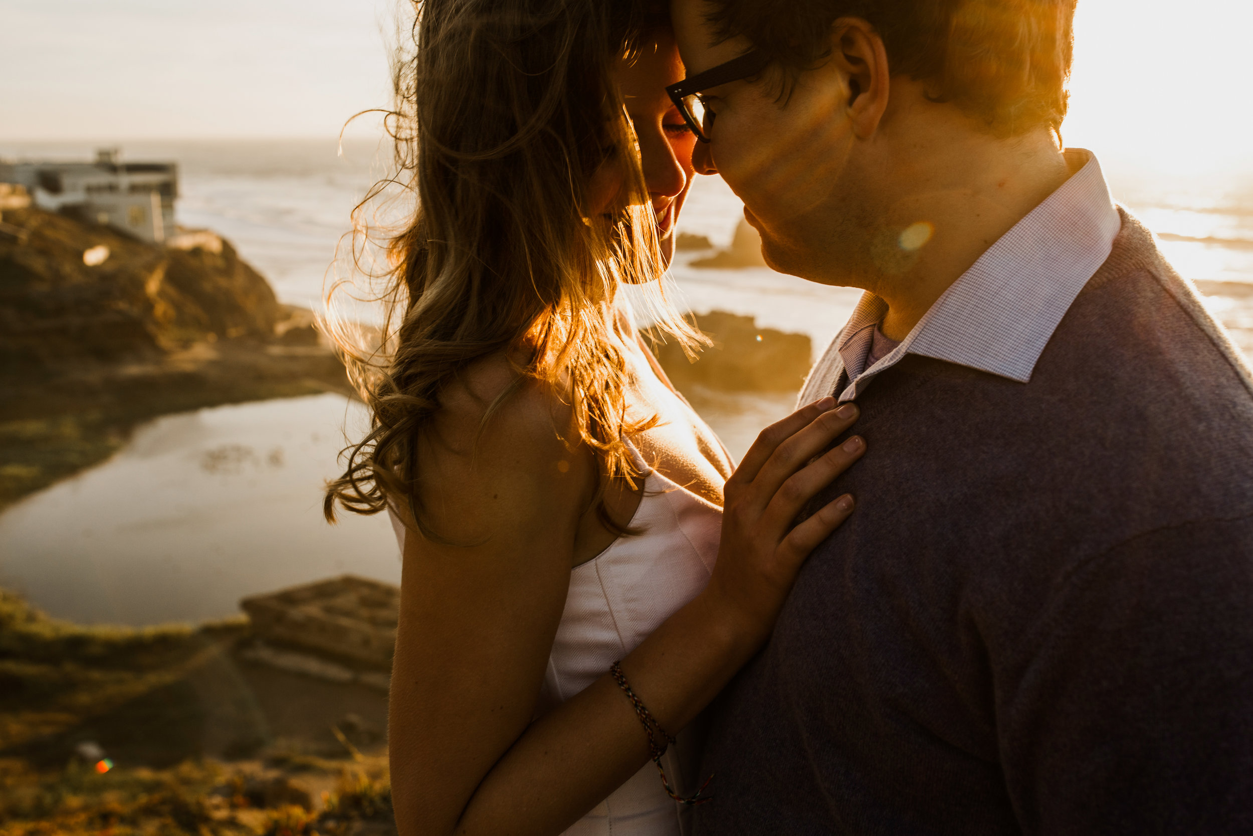 san francisco bay area photographer bre thurston | pacific coast outdoor lifestyle photography engagement shoot | happy couple at sunset