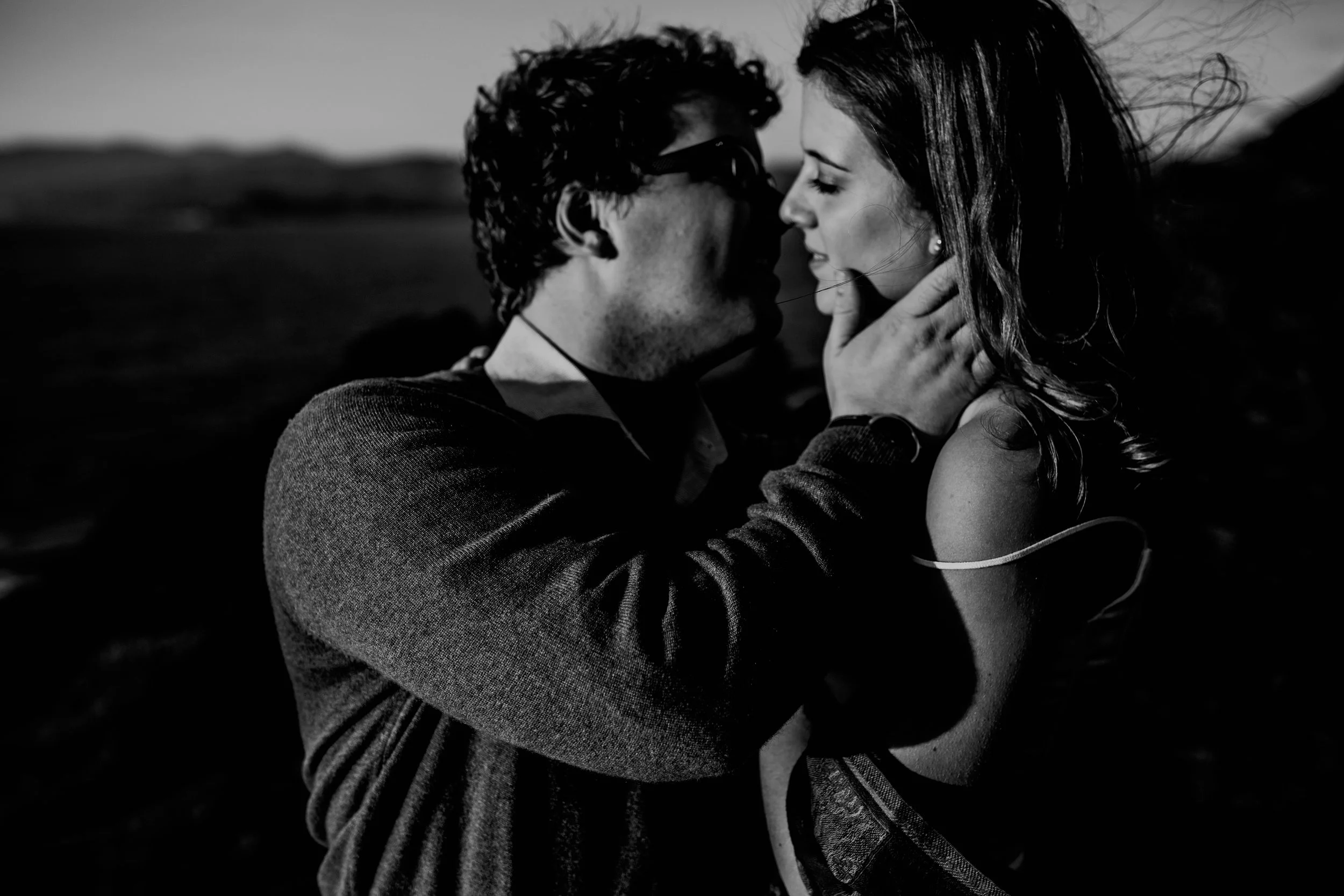 san francisco bay area photographer bre thurston | pacific coast outdoor lifestyle photography engagement shoot | happy couple at sunset
