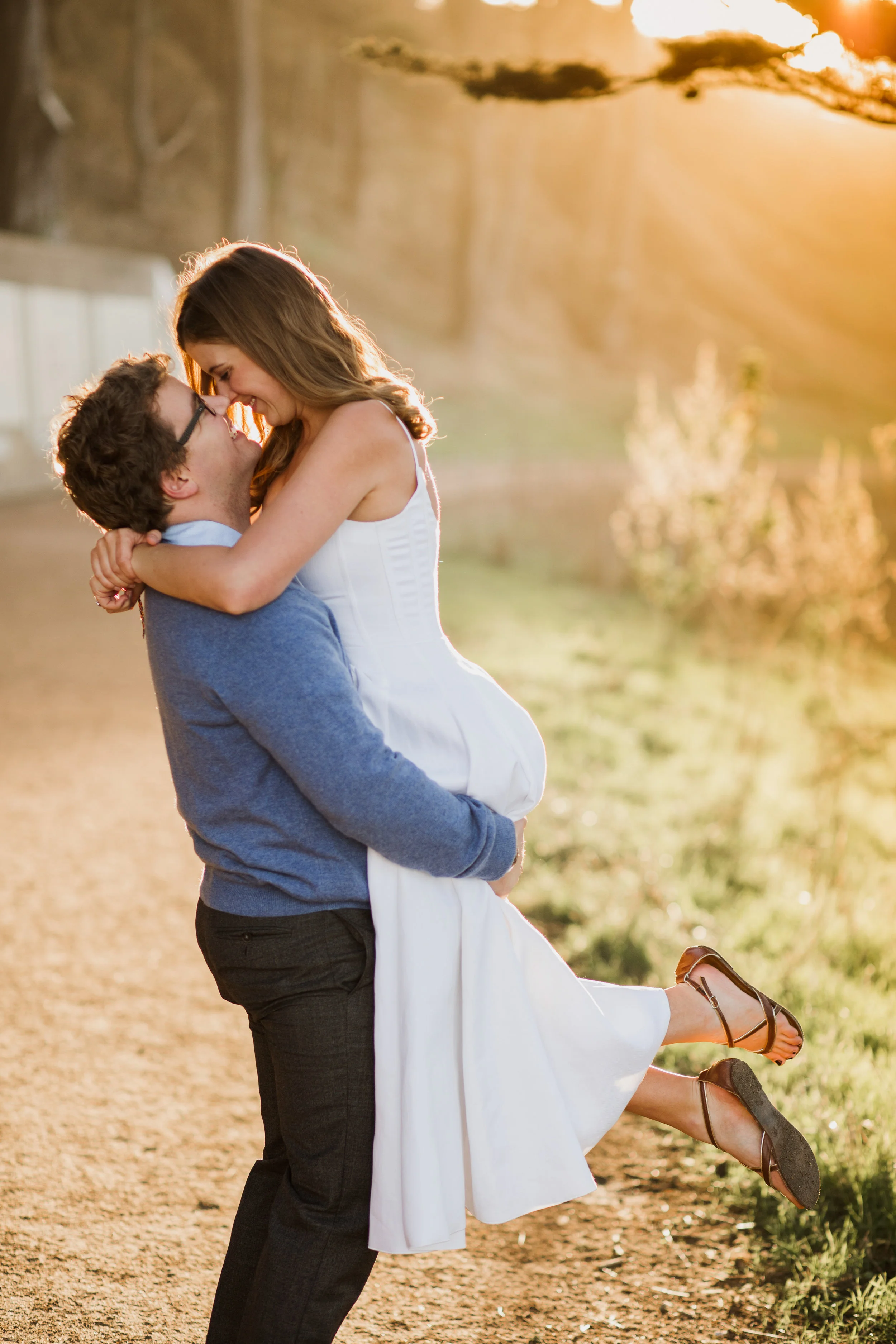 san francisco bay area photographer bre thurston | pacific coast outdoor lifestyle photography engagement shoot | happy couple at sunset