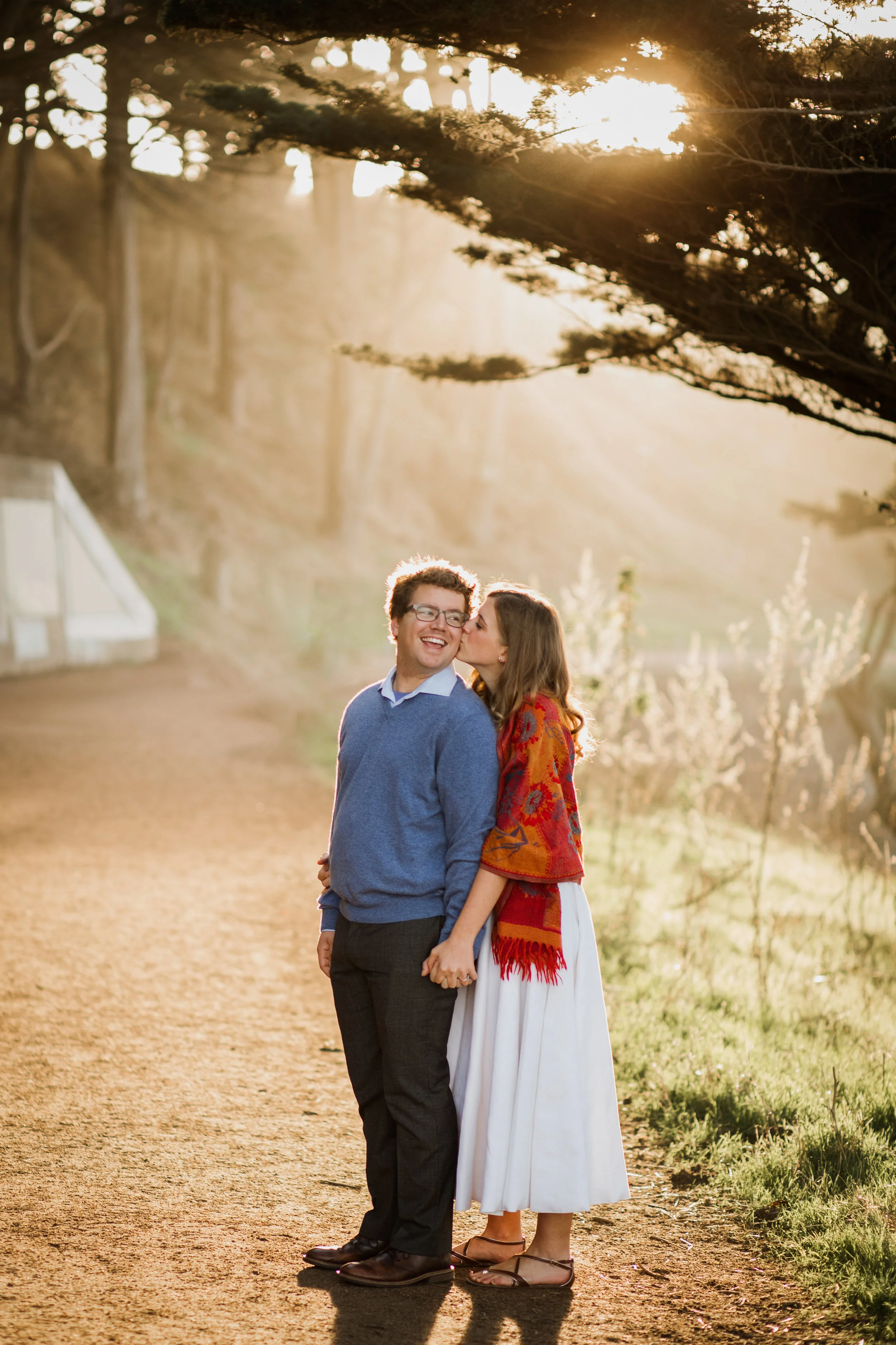 san francisco bay area photographer bre thurston | pacific coast outdoor lifestyle photography engagement shoot | happy couple at sunset