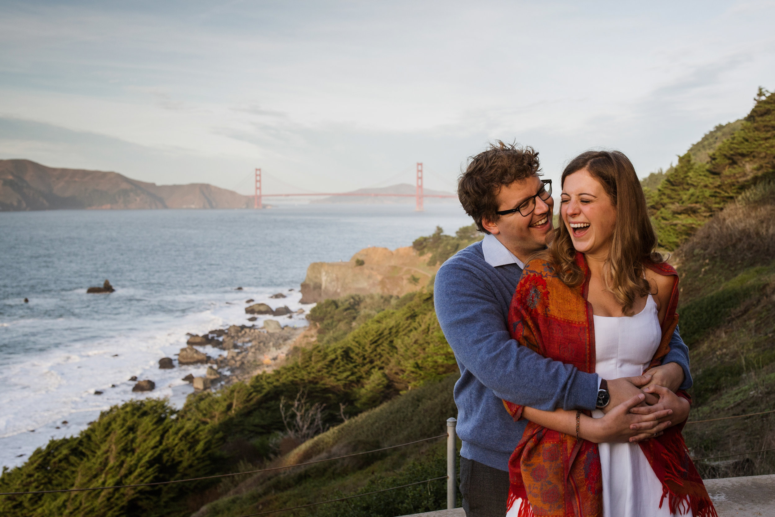 san francisco bay area photographer bre thurston | pacific coast outdoor lifestyle photography engagement shoot | happy couple at sunset