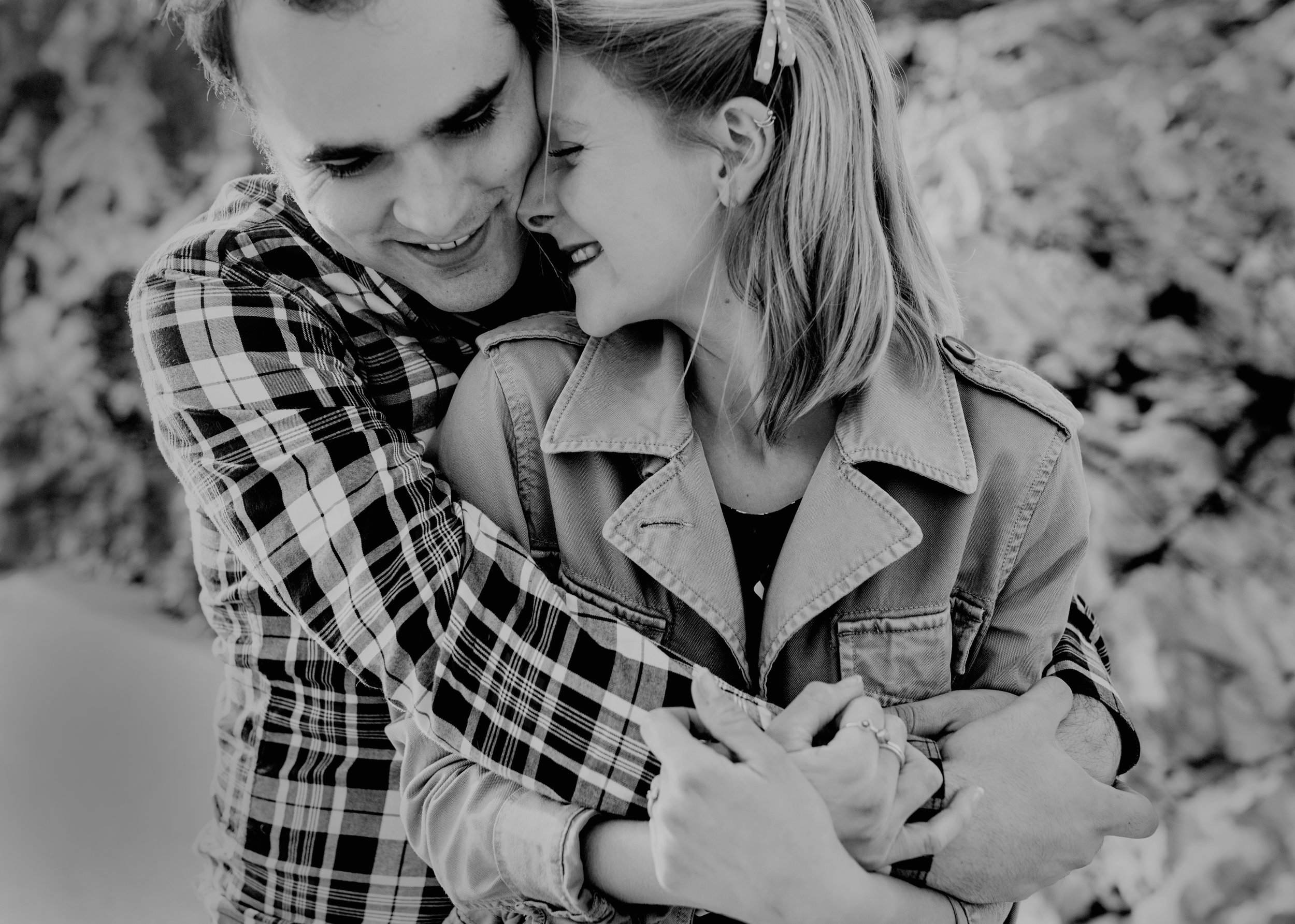 best san francisco wedding photographer bay area engagement photography bre thurston | couples on the beach at golden hour sunset