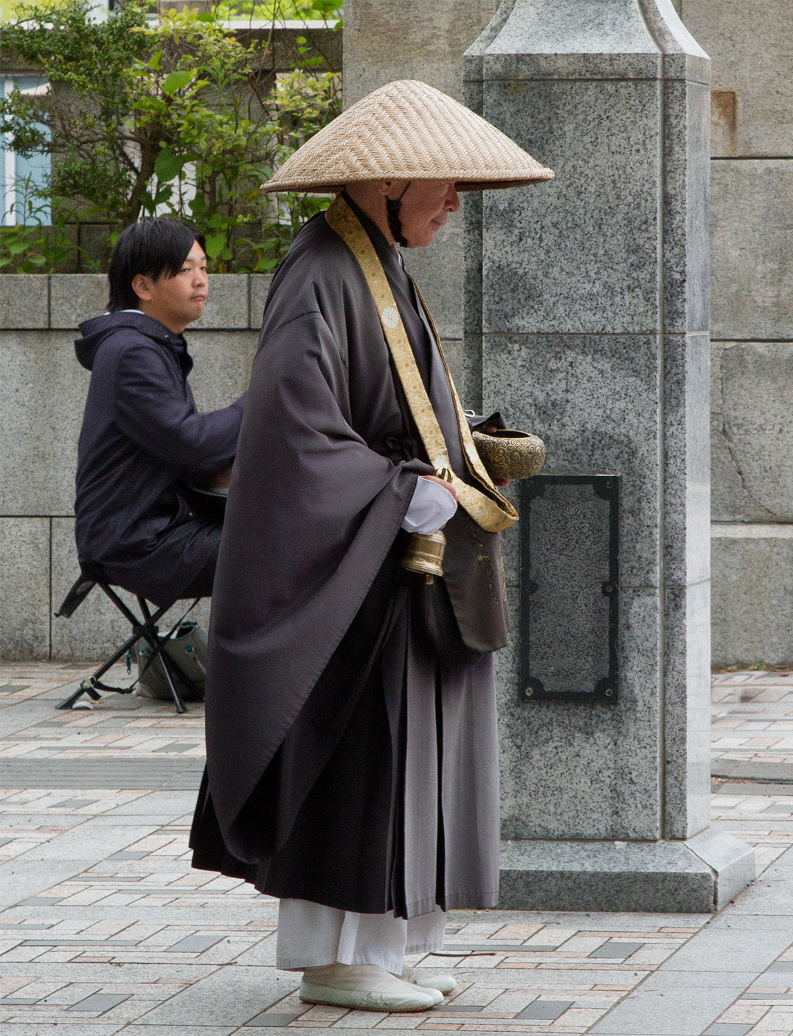 Monk, Begging