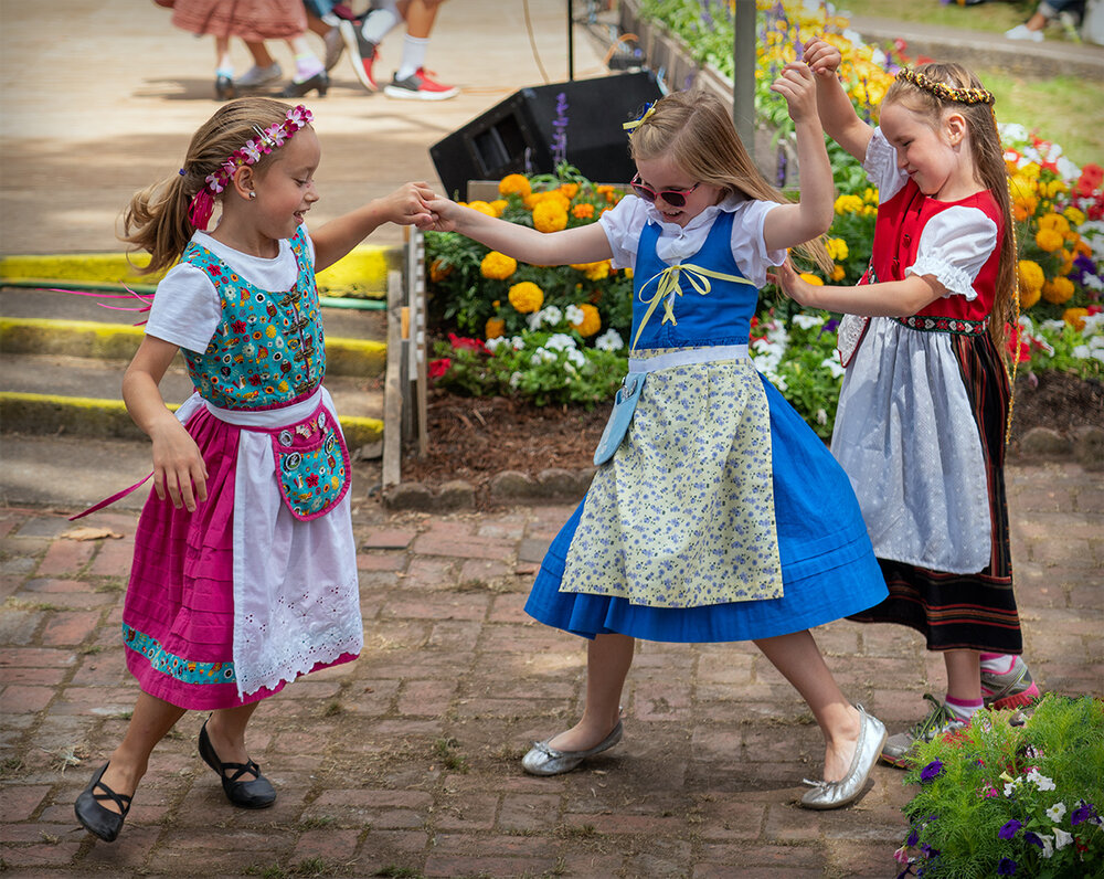 Dancing Girls