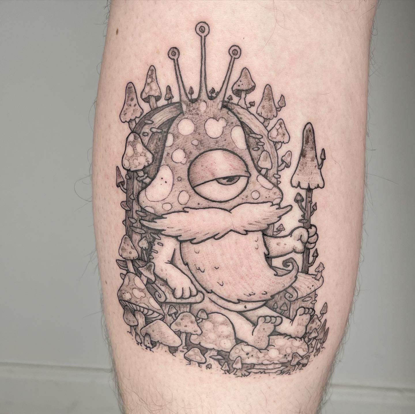 Mushroom King upon his Throne 👑🍄👁&zwj;🗨 custom for will in addition swipe to see dill sleeve w several heals and also the sketch in which this idea was birthed 🍄🫡 @junkmailtattoo 

Dm to book an appointment 
&hellip;
#tattoo #tattoonyc #flashsh