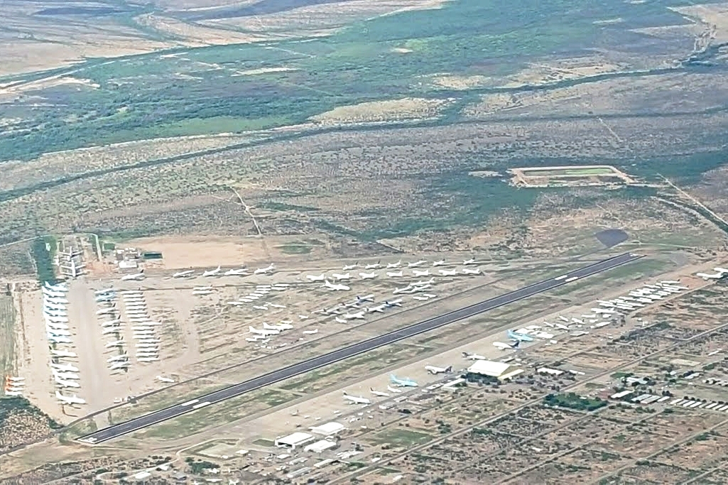 從 5000呎空拍 Pinal Airpark