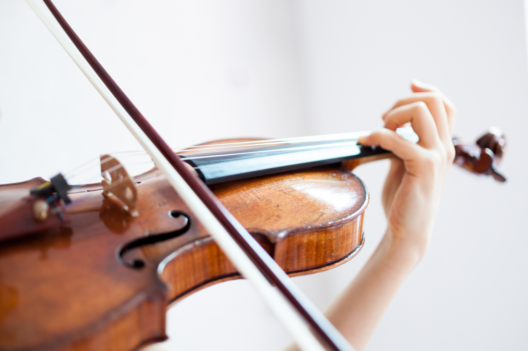 See where the mouse can go? Right under the neck of the violin, and above the left wrist.