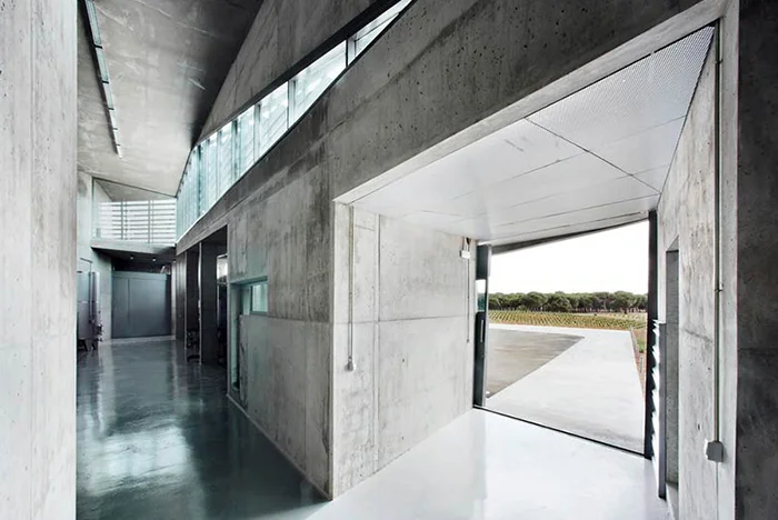 Qumran is a winery in Castilla y León designed by architects Sandra Hernández + Álvaro Solís to work with the natural environment and different elevations found in the vineyard.