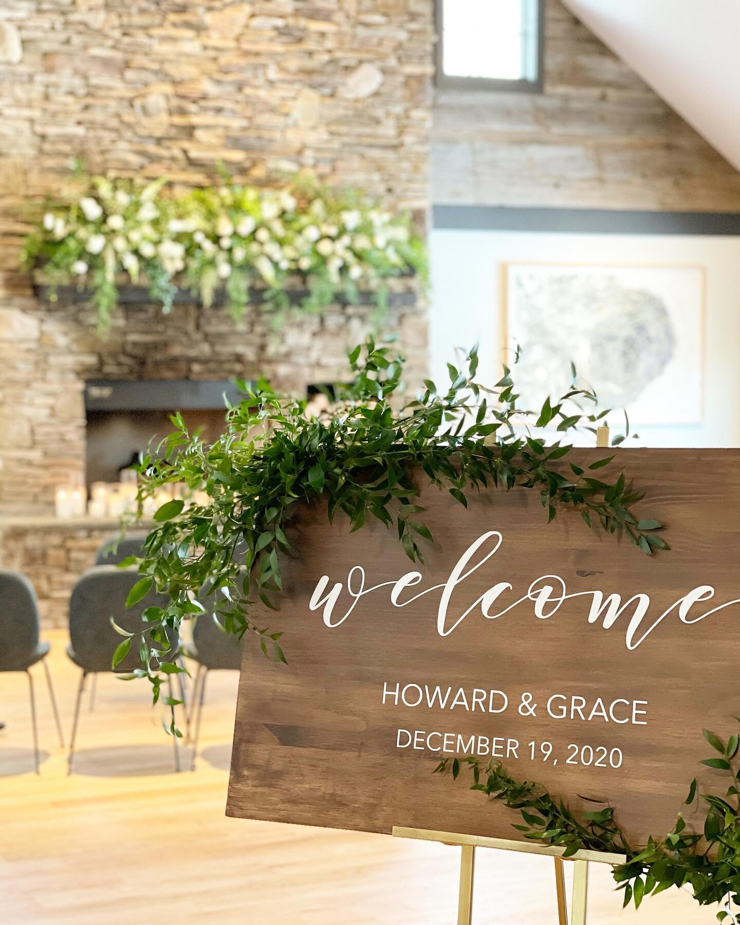 Today&rsquo;s intimate wedding 🌿@thehillcloster Floral Design @floraldesignsbysofie Wedding planning &amp; Welcome sign @angiandco #wedding #weddingday #weddingflower #weddingflorals #weddingflowers #weddingfloral #intimatewedding #smallwedding #cov