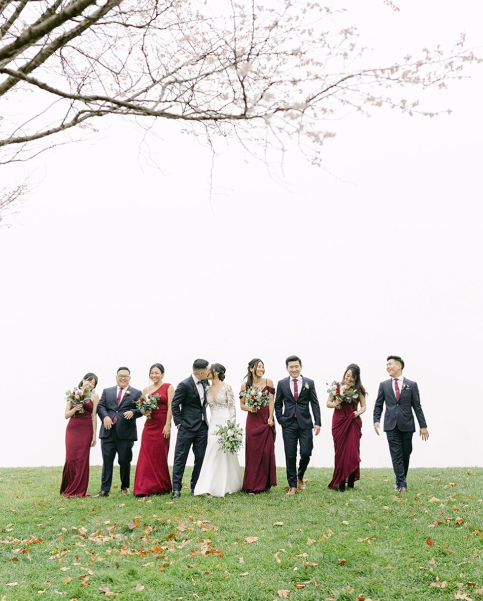 Winter wedding 👰🏻🤵🏻💐 Floral Design @floraldesignsbysofie Photo @lovedanielleoh Photo Booth @amazebooths Venue @libertyhouserestaurant #wedding #weddingday #weddingflower #weddingfloral #weddinginspiration #winterwedding #weddingflowers #weddingf