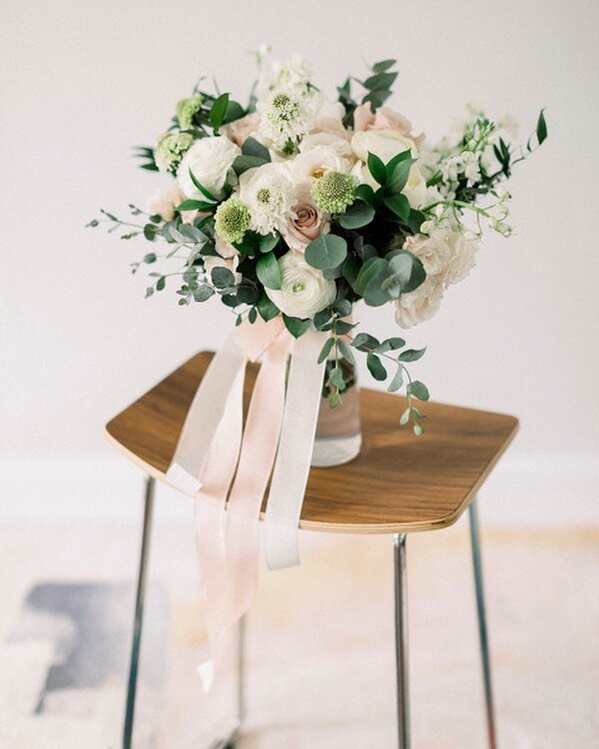 Bride bouquet 🌿 Floral Design @floraldesignsbysofie Photo @haseokchungstudio #wedding #bridebouquet #weddingflowerideas #bridalbouquet #weddingflower #weddingfloral #weddingflowers #weddingflorals #weddingday #weddinginspiration #weddingflowerinspir