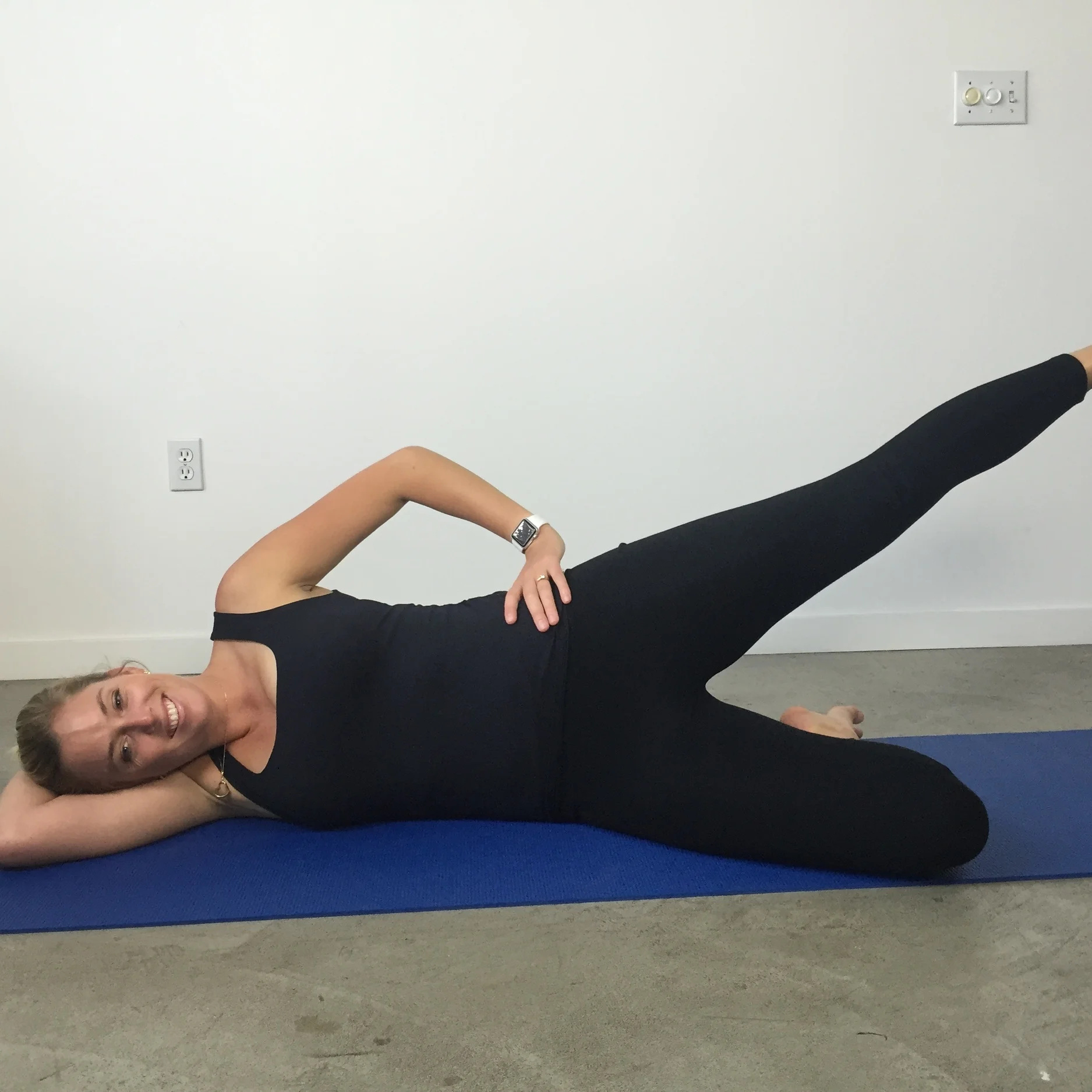 Side lying leg raise w TrA x 1
