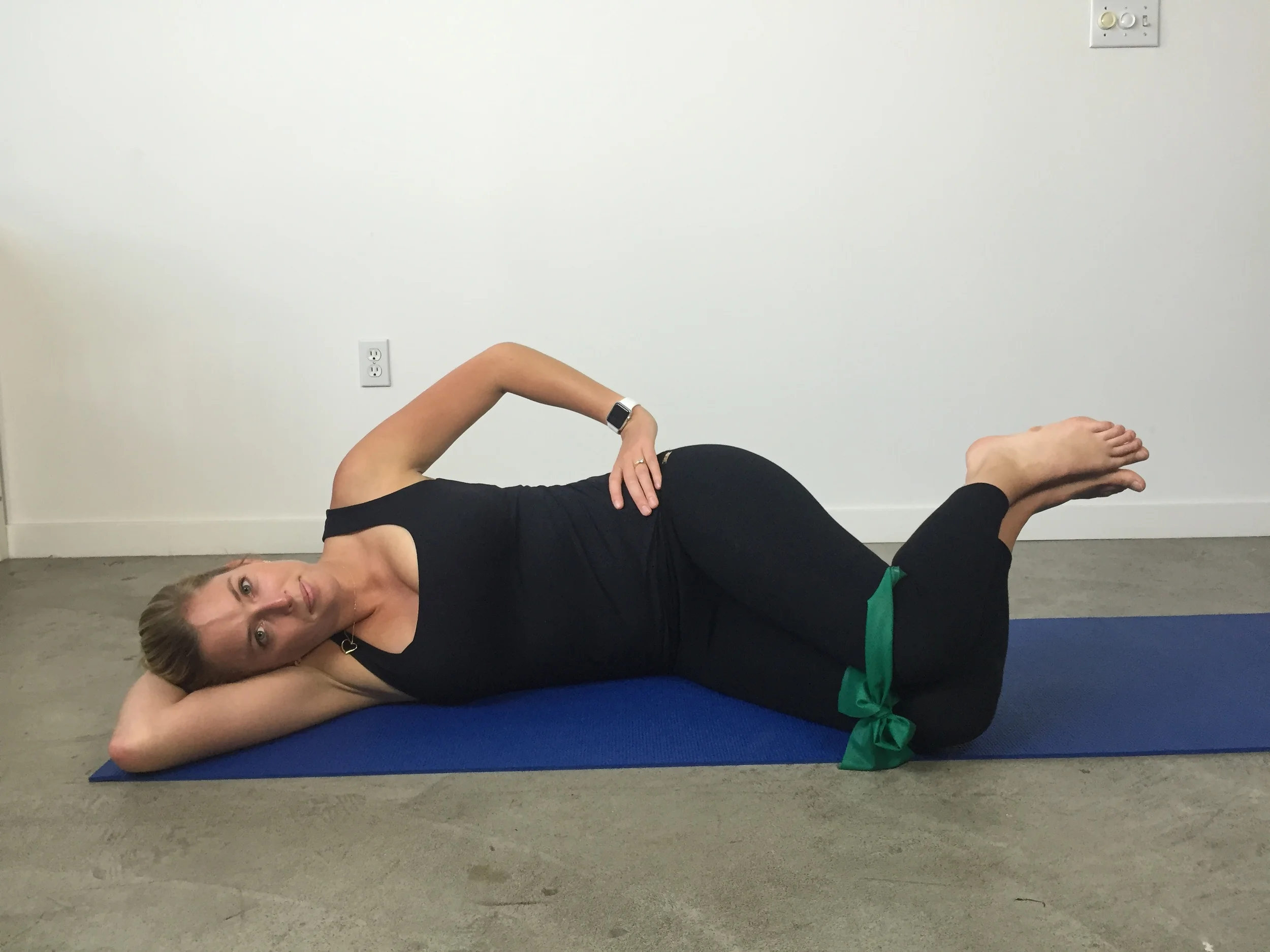 Clam 2 w theraband - start position