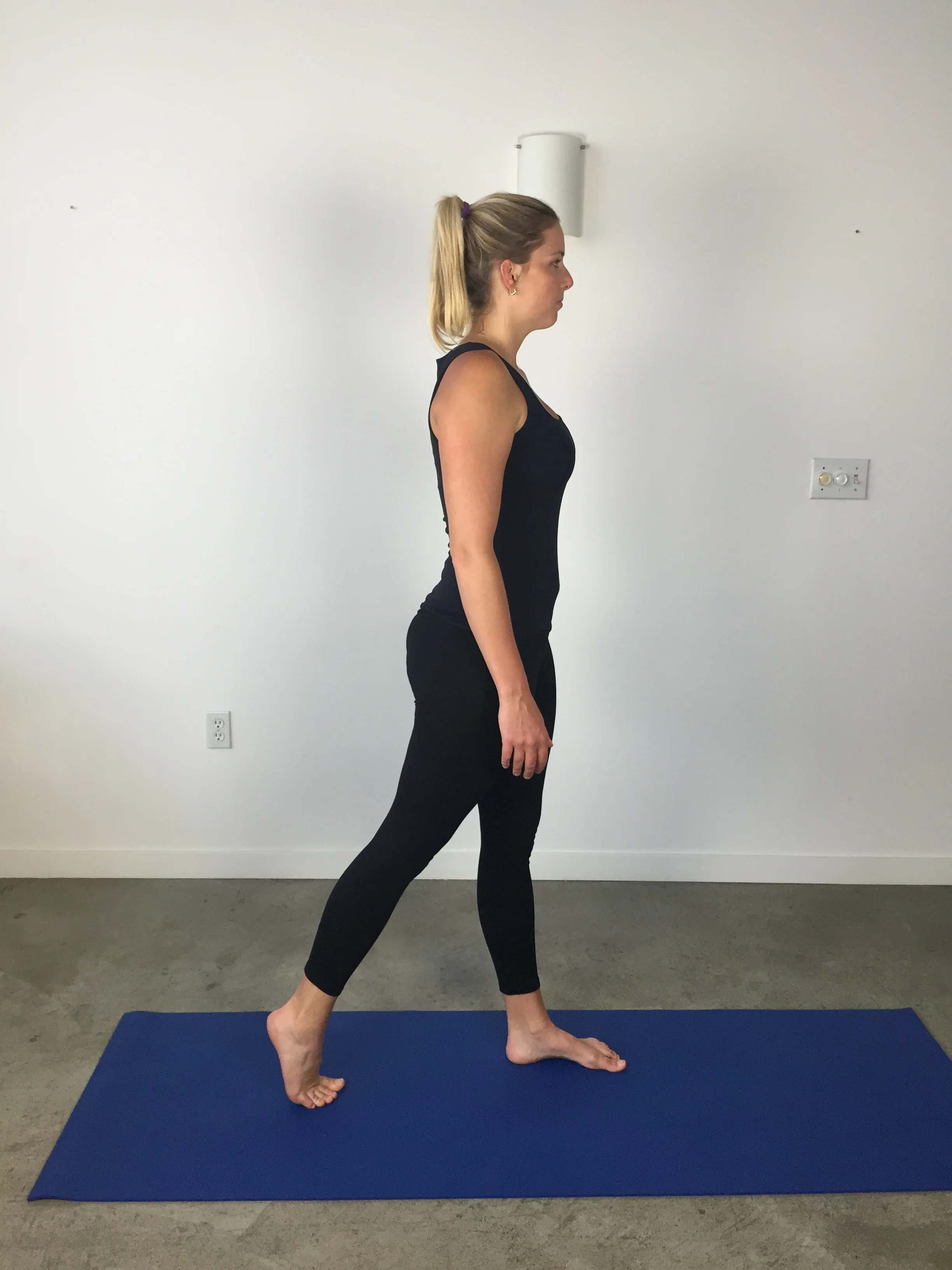 Narrow gluteal lunge - start position