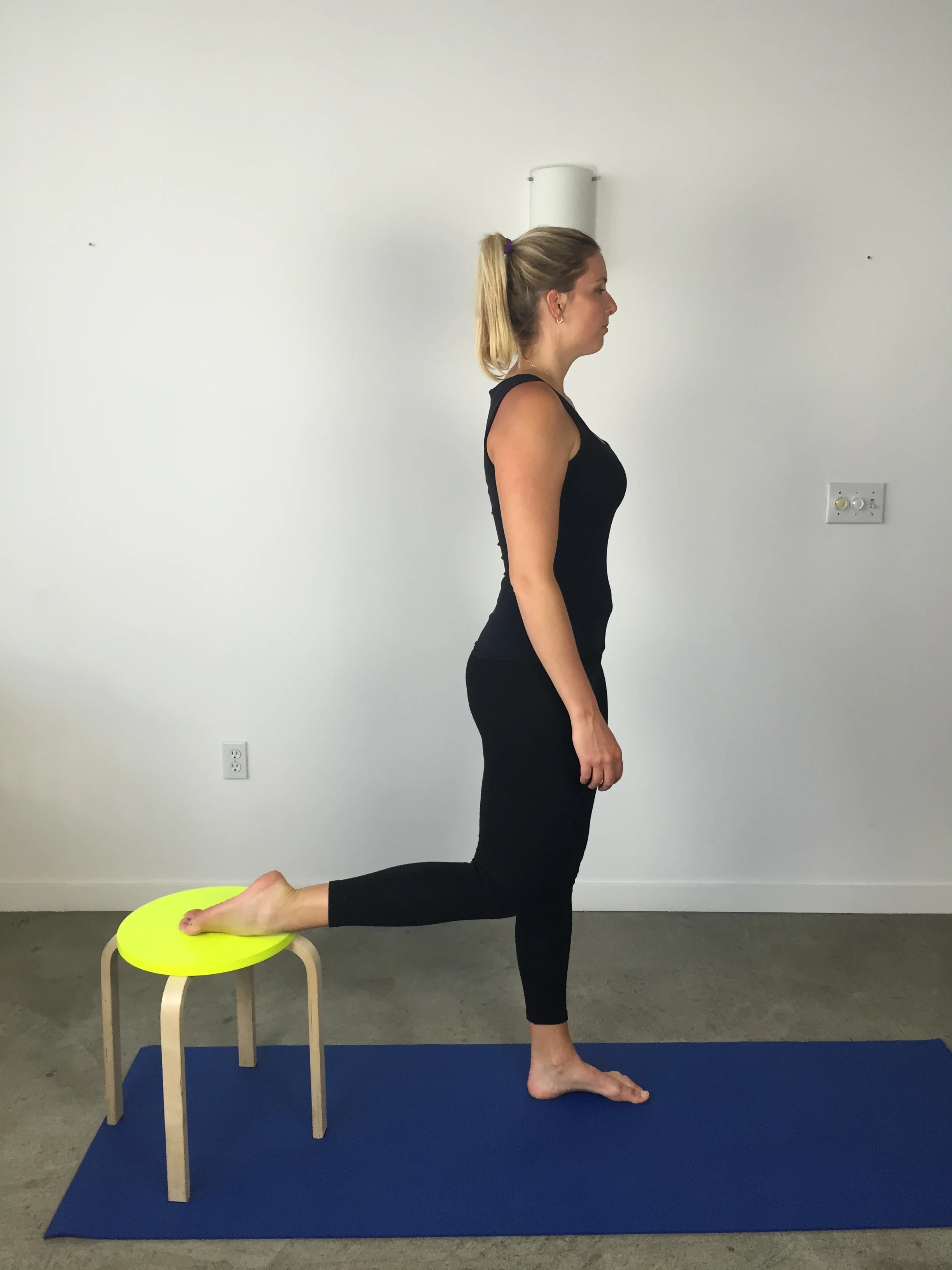 Bulgarian lunge w stool