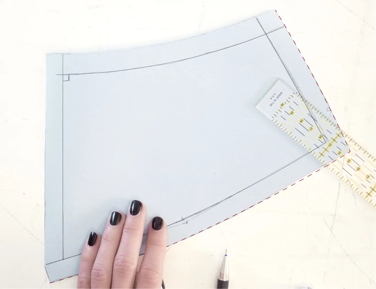 ::::add seam allowances to finish the pattern piece ::aggiungi margini di cucitura per completare il modello ::::