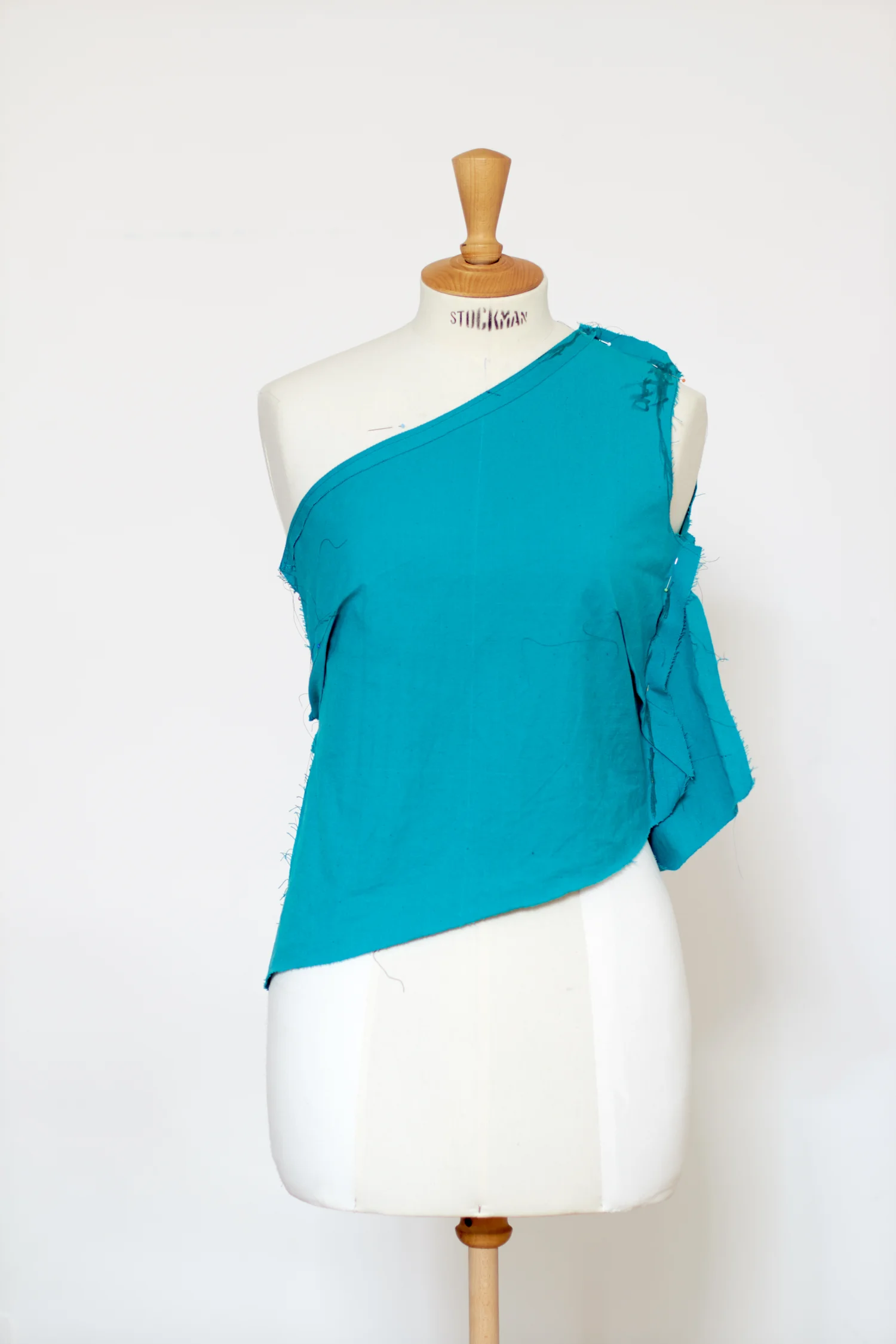 One shoulder top