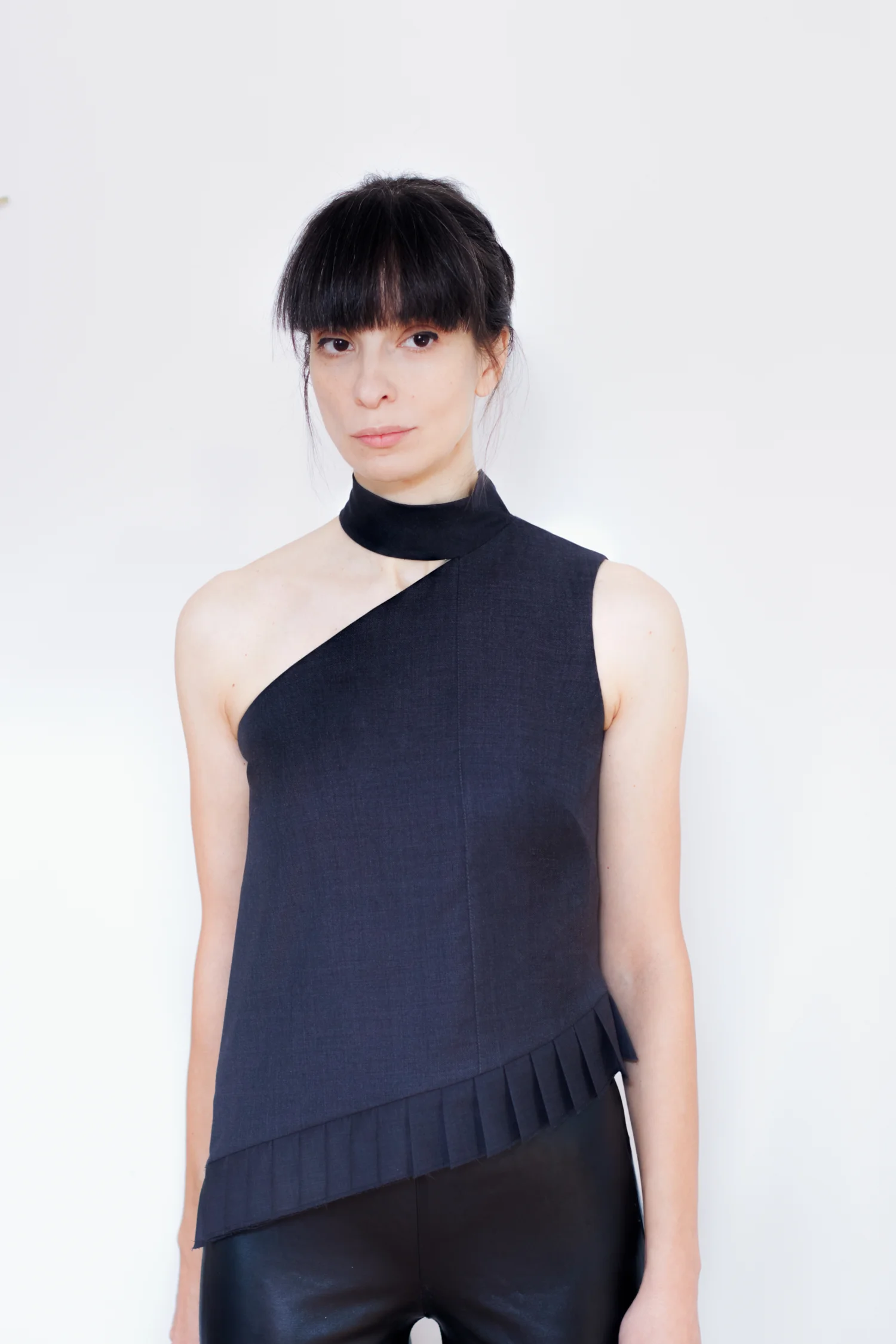 One shoulder top