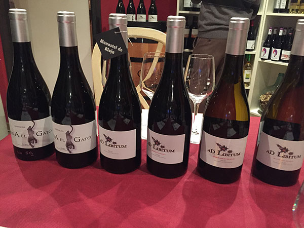 Vinos de las Bodegas Juan Carlos Sancha: Peña El Gato Garnacha Sin Sulfitos, Peña El Gato Garnacha, Ad Libitum Monastrell Riojana, Maturana Tinta, Tempranillo Blanca y Maturana Blanca