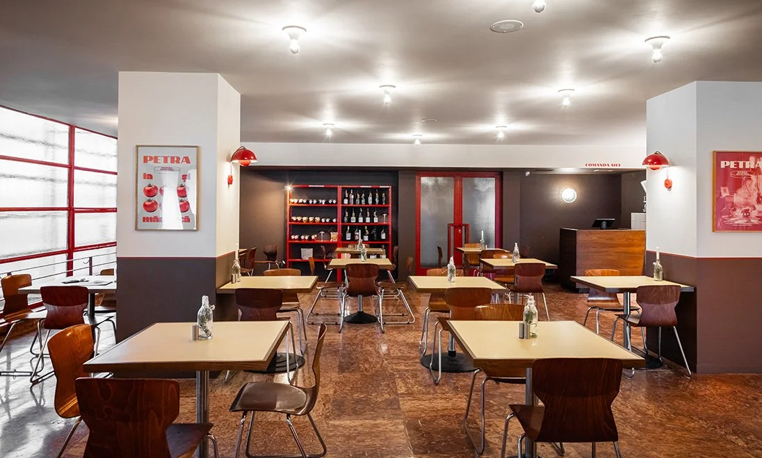 Petra.Obor | Gustul Nostalgiei în Vechile Hale Obor