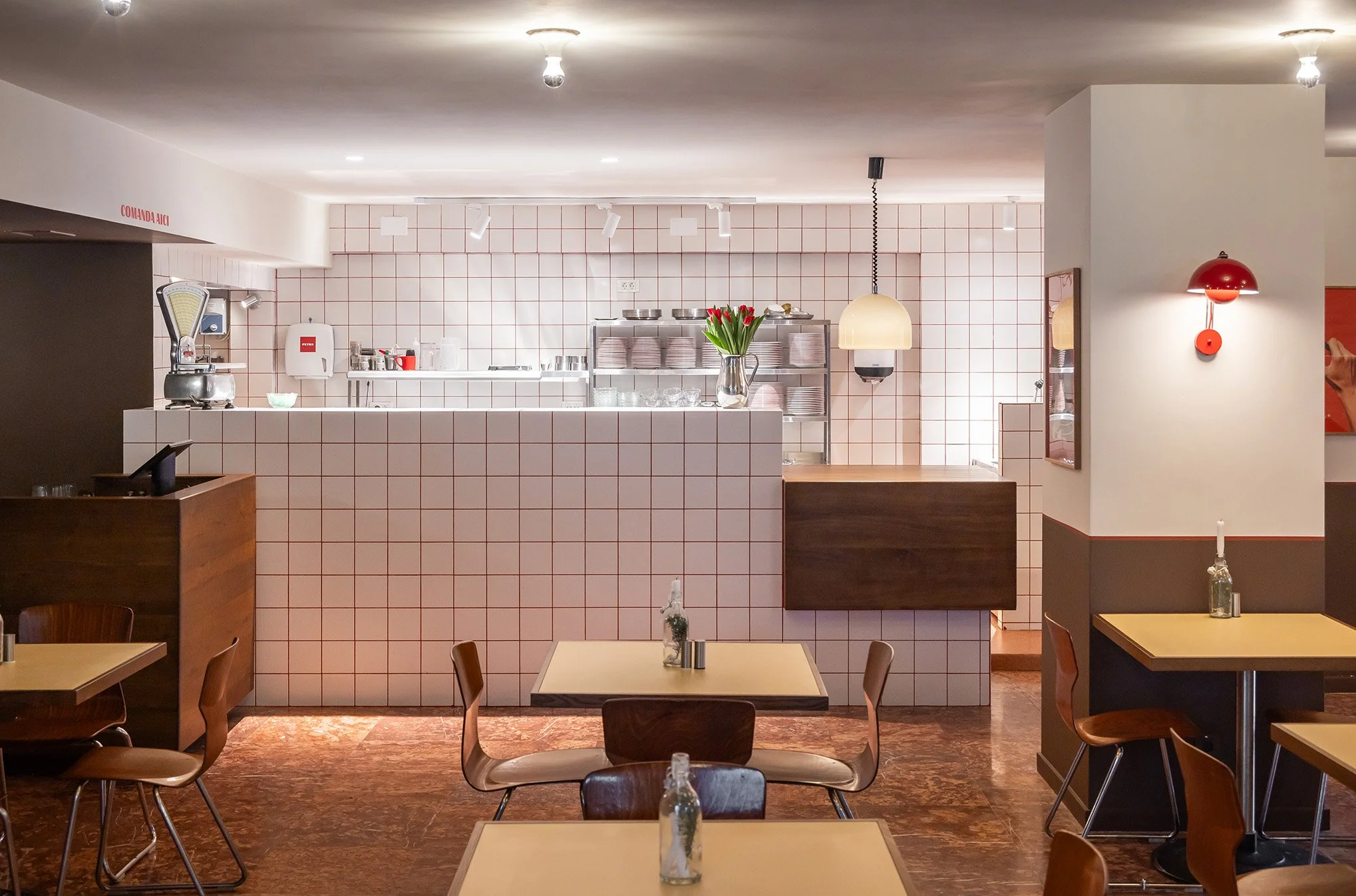 Petra.Obor | Gustul Nostalgiei în Vechile Hale Obor