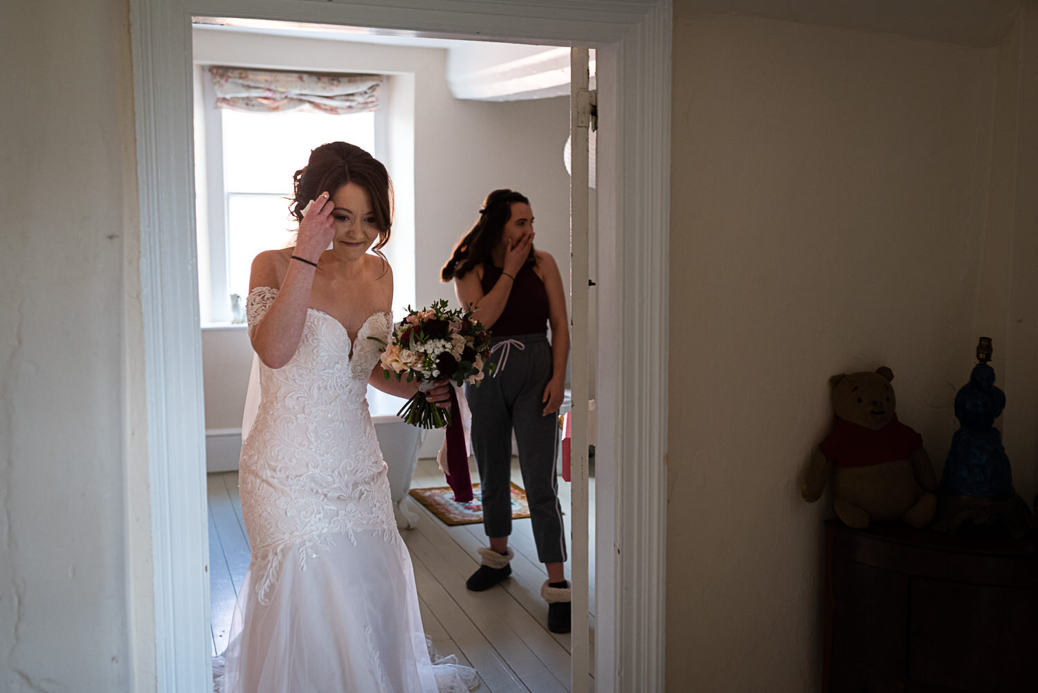 Bride making way to Lyde Court wedding