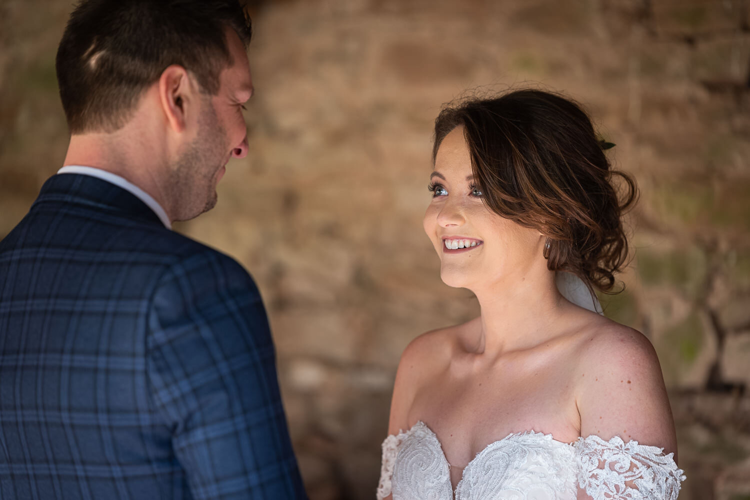 Relaxed wedding photography at Lyde Court