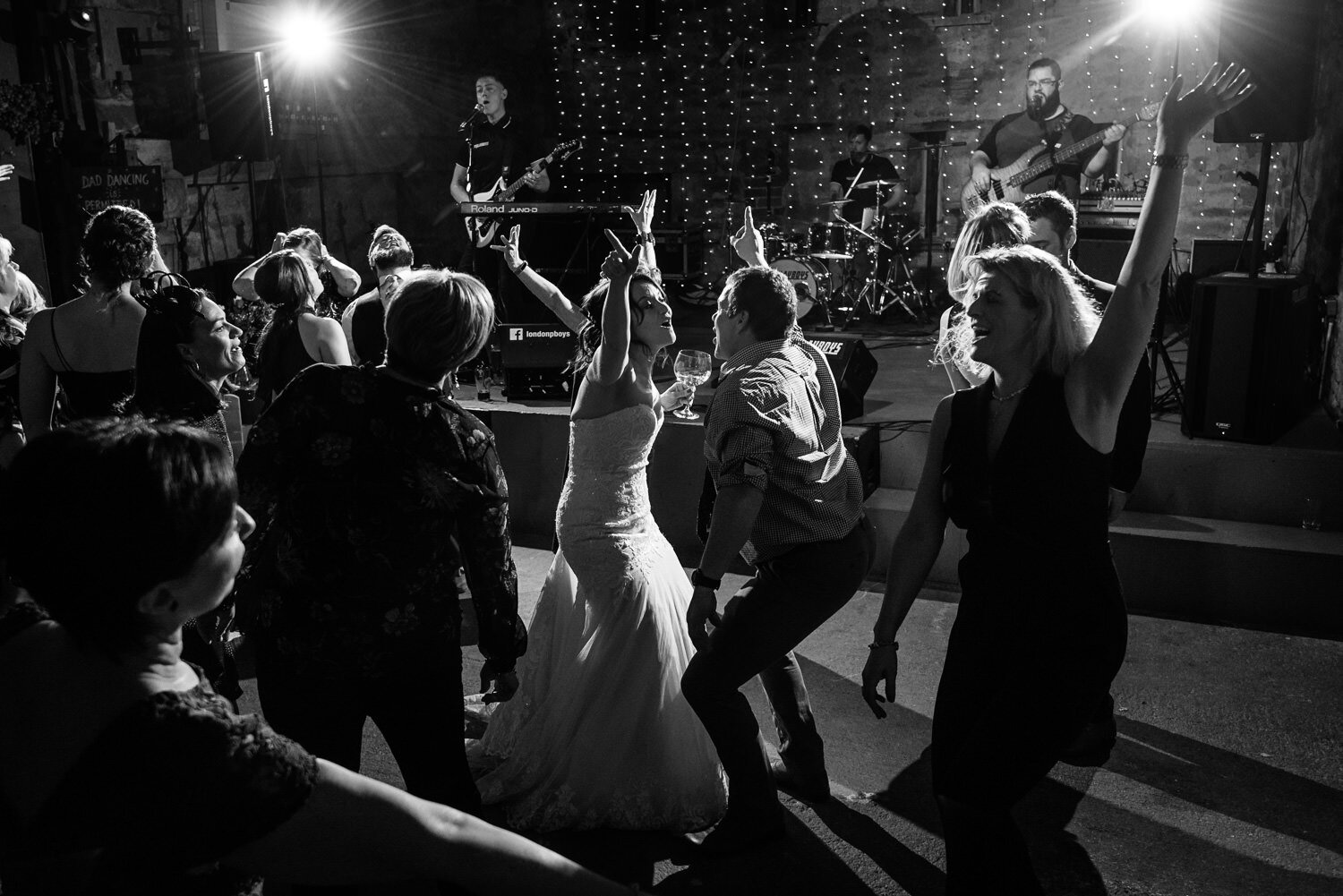 Lyde Court wedding party dancing