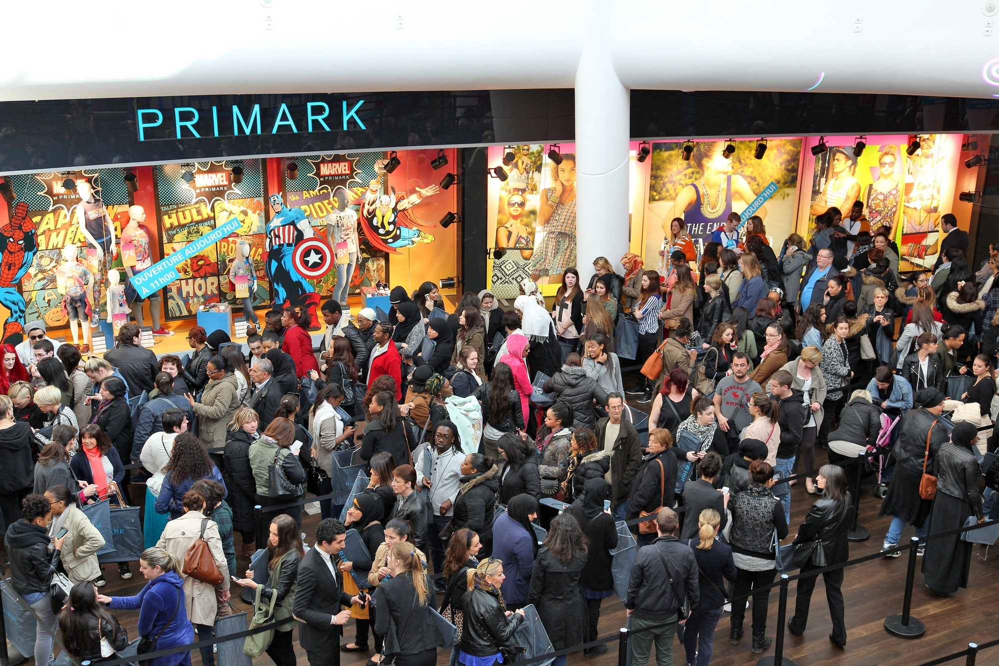 A mob of shoppers outside of a Primark store, enticed by prices as low as € 3 for a t-shirt (photo: retail-week.com )