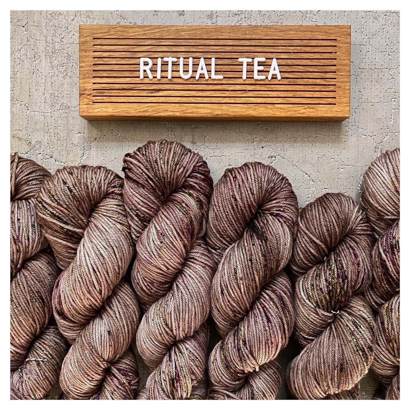 I&rsquo;m slowly finishing up my fall yarn collection. I know I&rsquo;ve been inconsistent in my offering these past 2 years but my life has been one crazy turn after another.
~
So I&rsquo;m really happy to get these creative thoughts out in yarn for