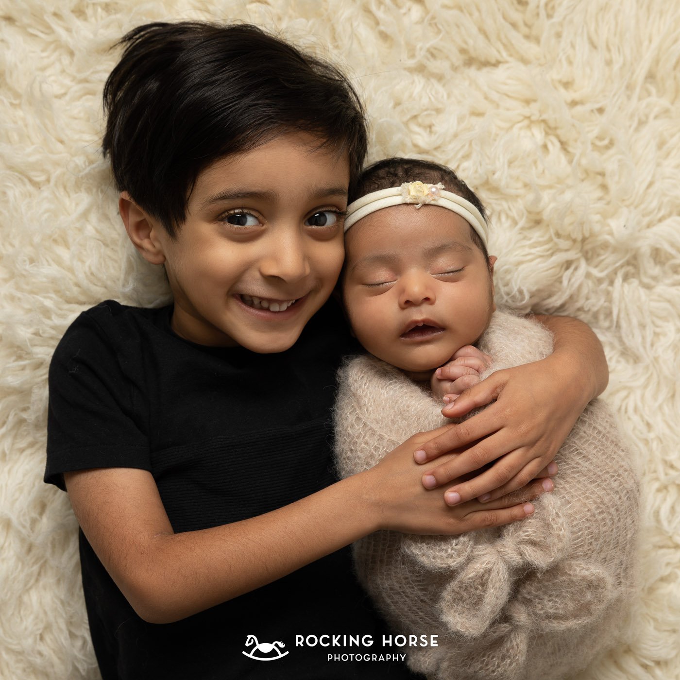 sibling-portrait-with-newborn-baby