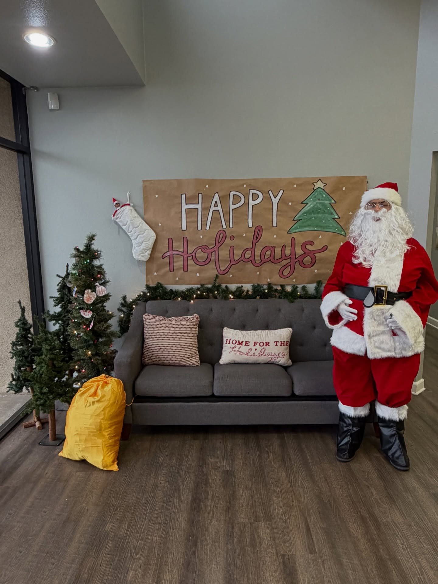 Look who made a special visit to BIA clinics today! 🎅❤️