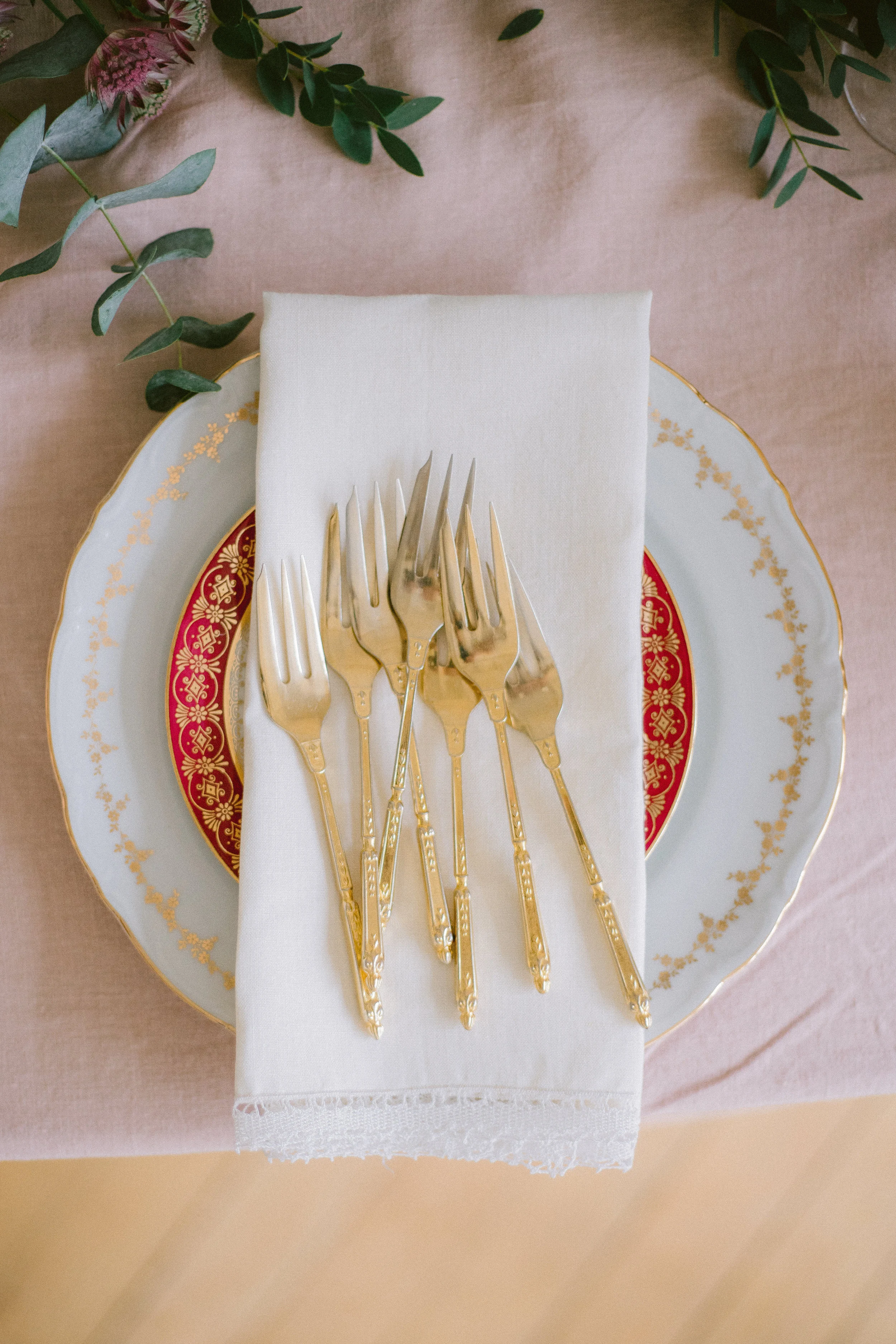 How to Throw a Holiday Party the French Way