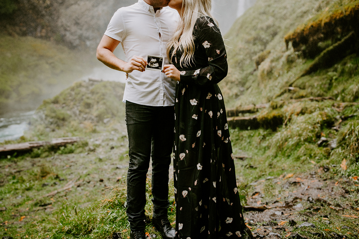SahalieFallsStephenieandStevenDawnCharlesPhotographer-137.jpg