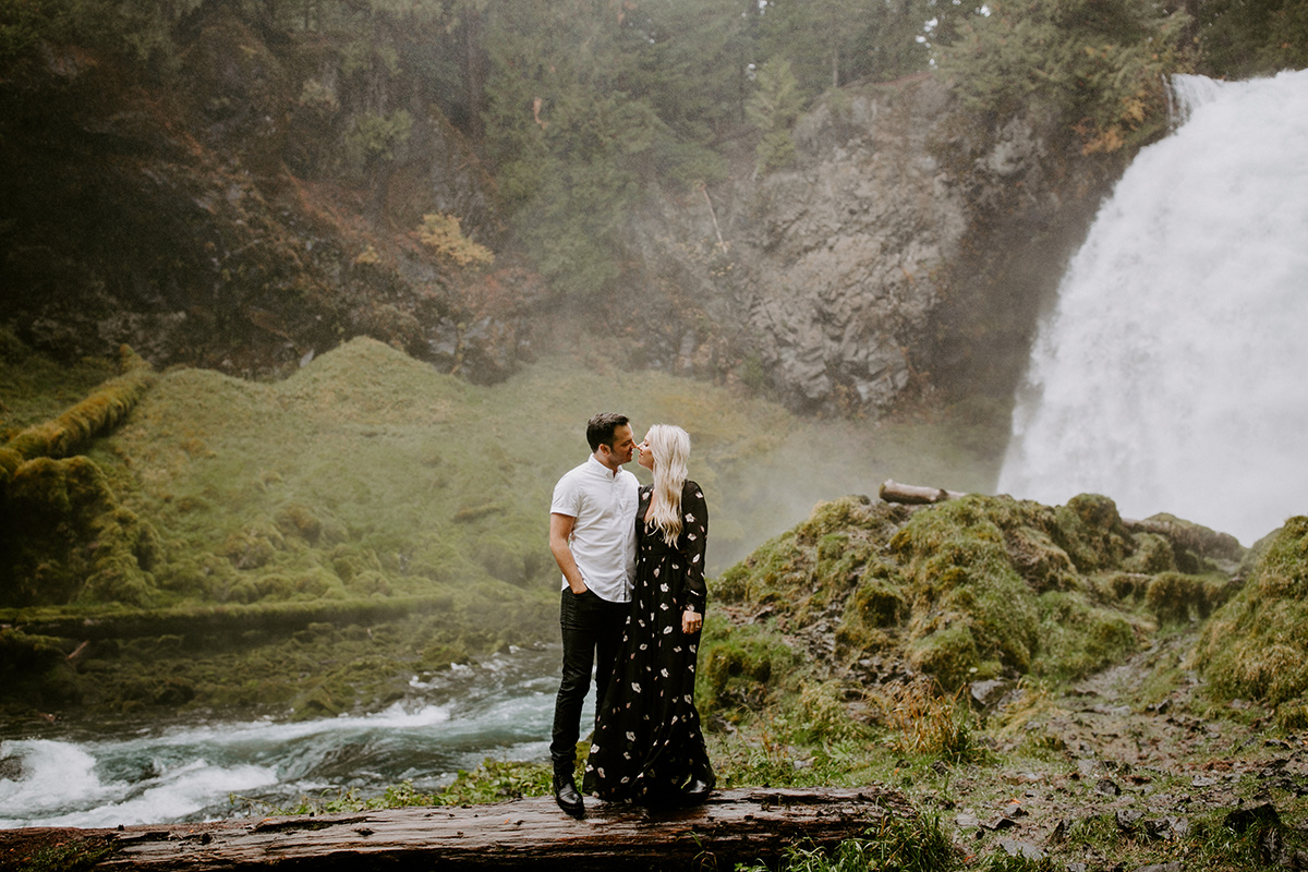 SahalieFallsStephenieandStevenDawnCharlesPhotographer-142.jpg