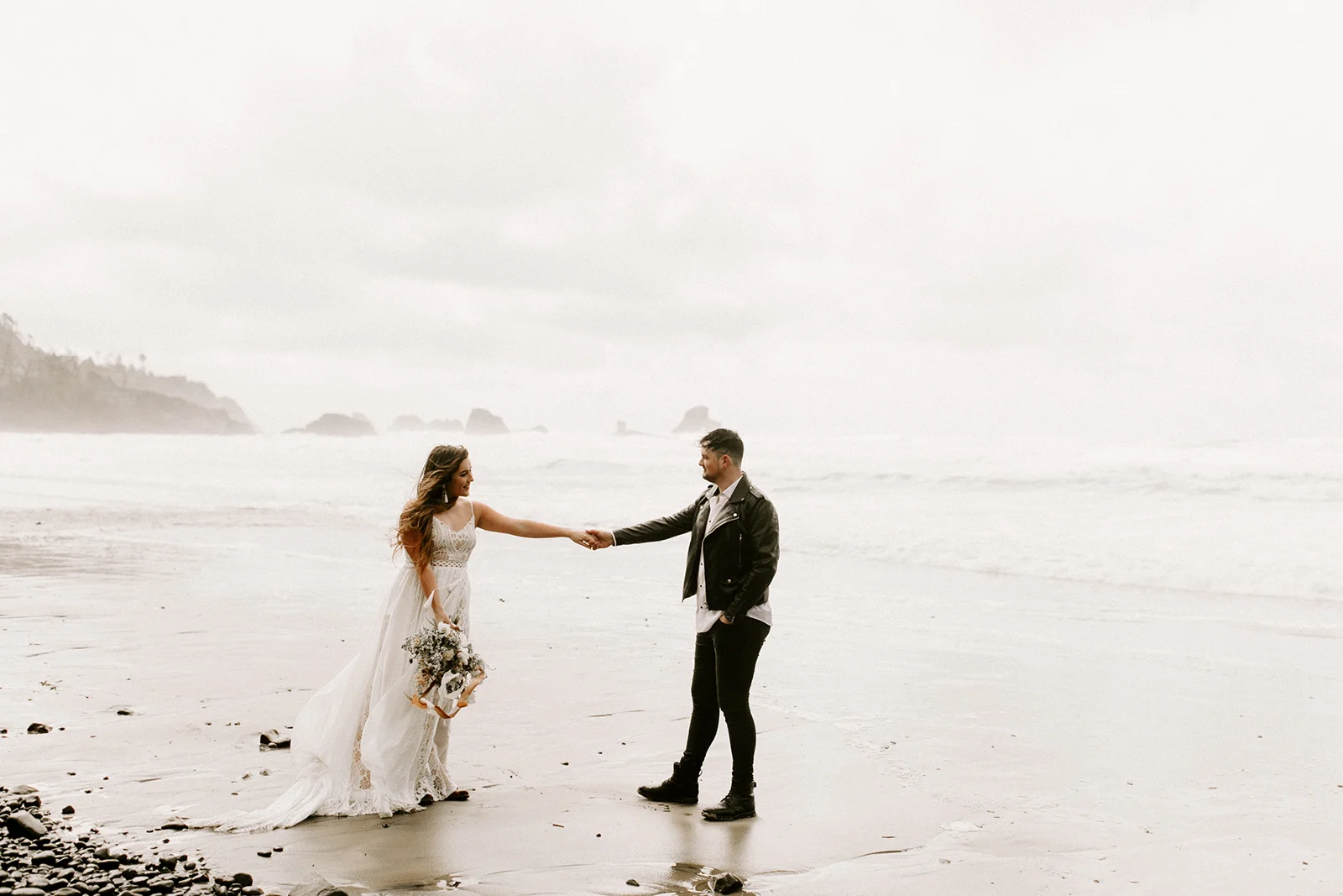 CannonBeachOregonElopementAthenaandCameronDawnCharlesPhotographer-111.jpg