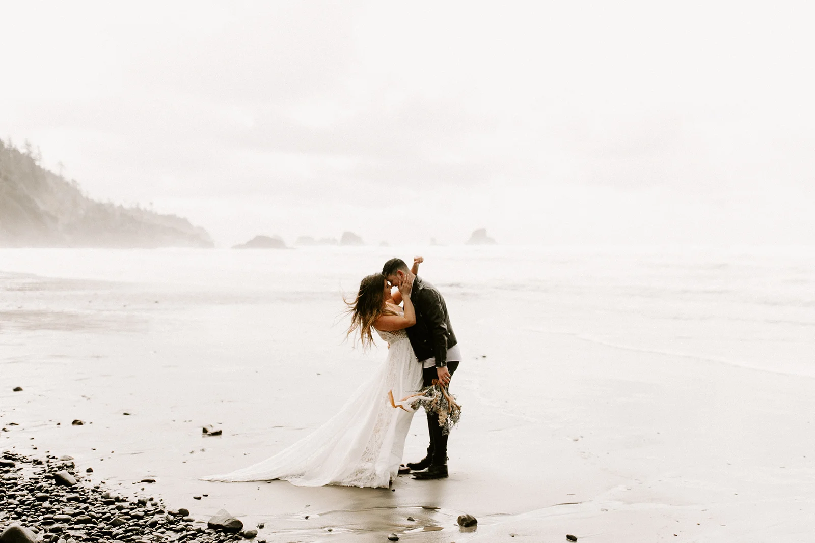 CannonBeachOregonElopementAthenaandCameronDawnCharlesPhotographer-122.jpg