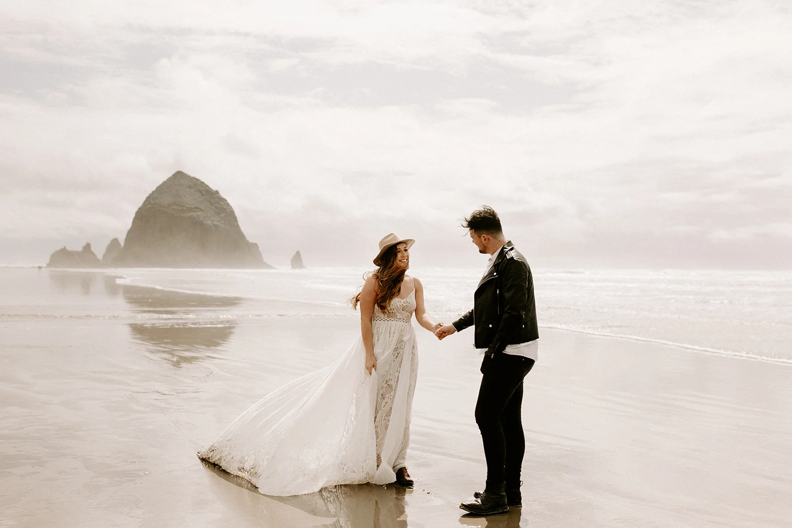 CannonBeachOregonElopementAthenaandCameronDawnCharlesPhotographer-205.jpg